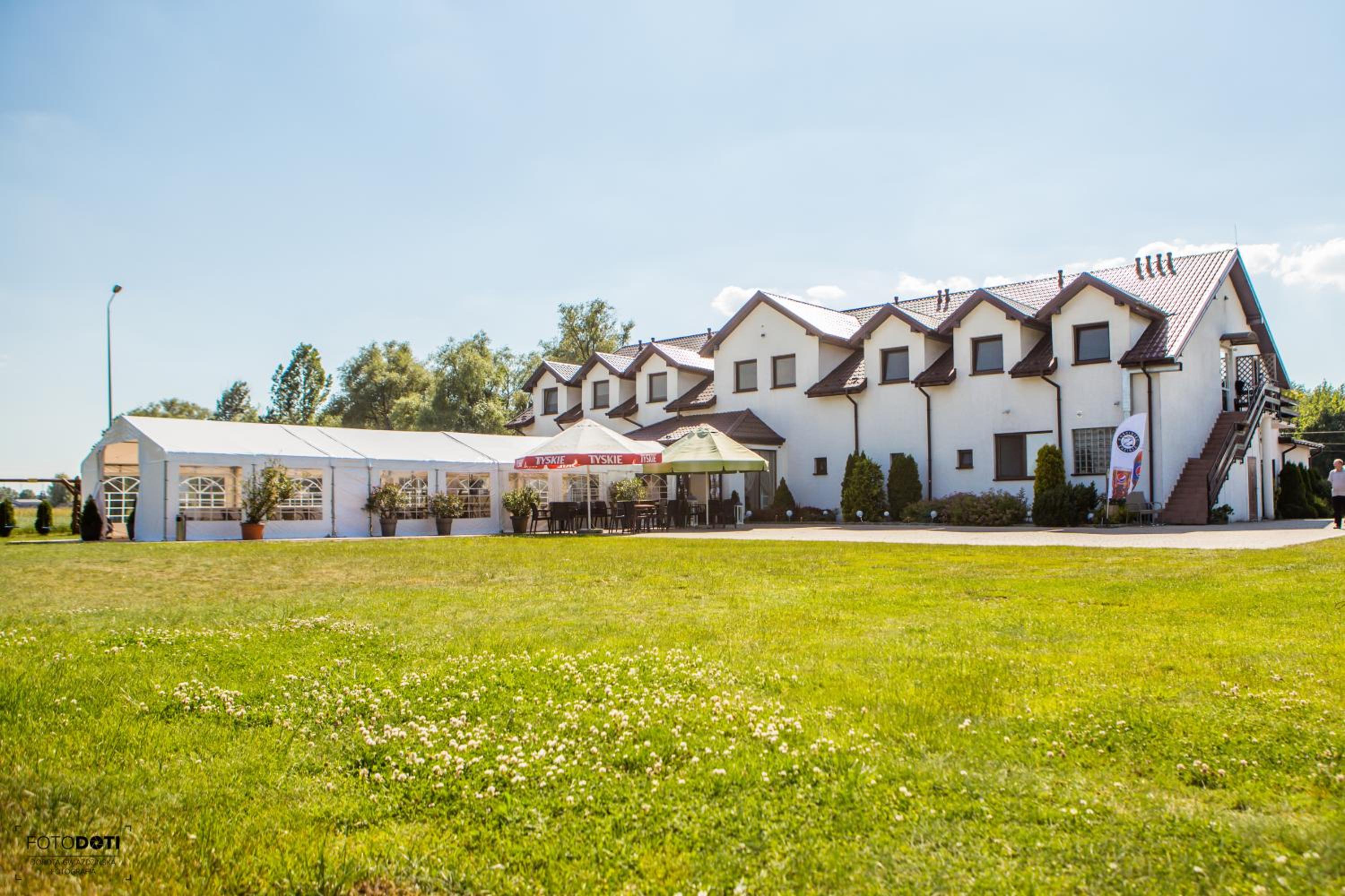 GOŚCINIEC ZACISZE - pokoje & restauracja blisko A2 Dąbie - Uniejów