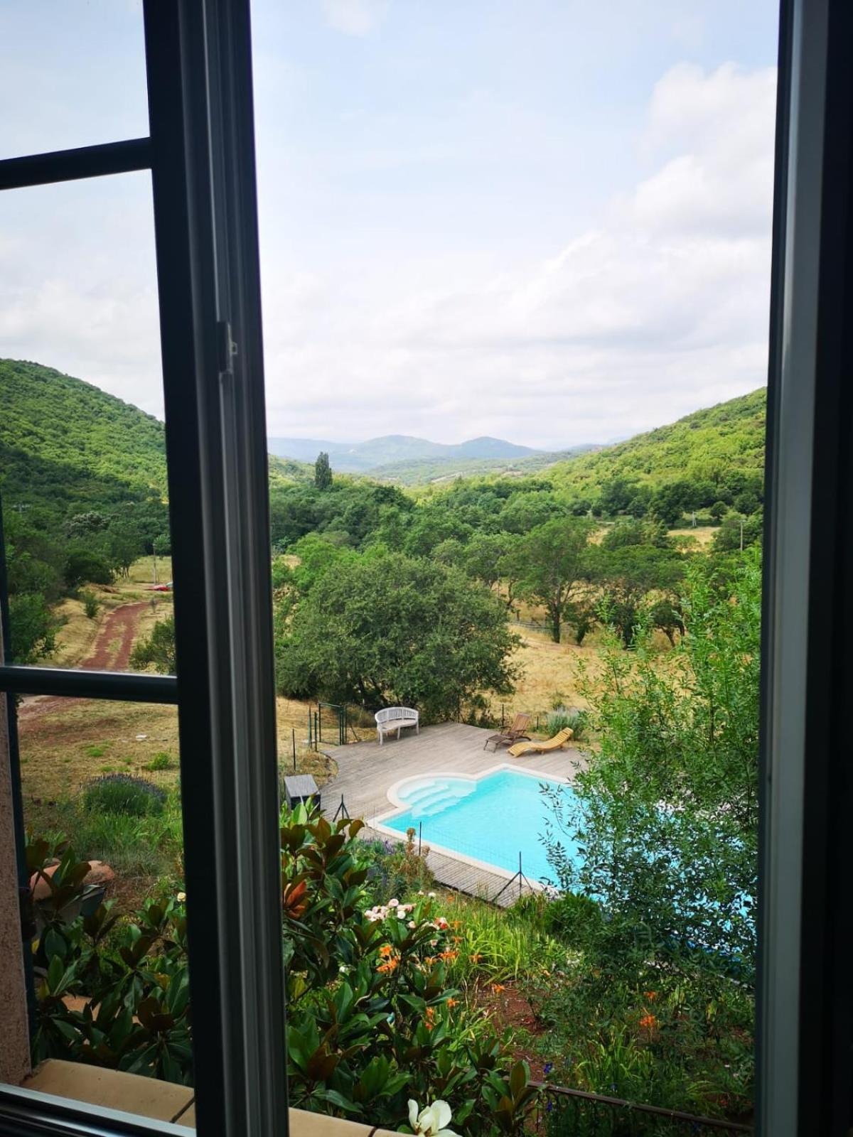 Domaine de Montbarri view 4