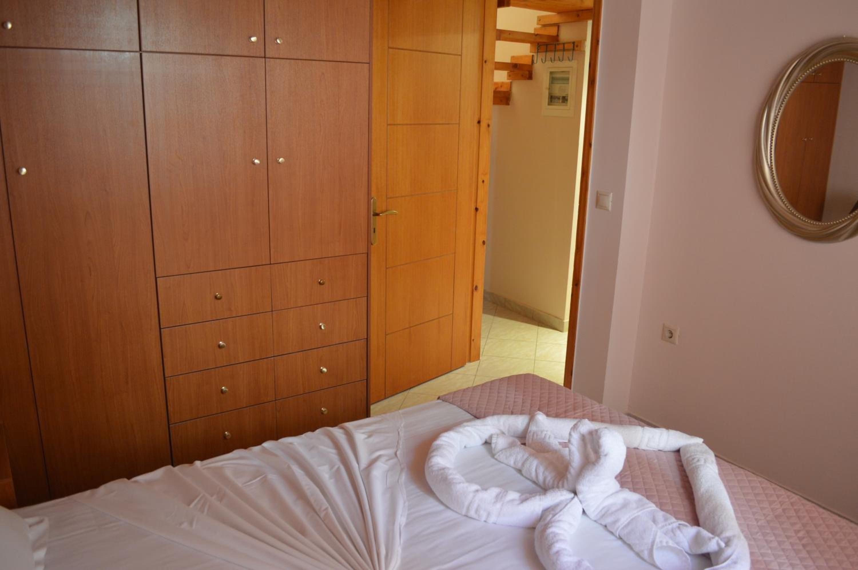 Anastasias Apartment center City by Dimitropoulos view 3