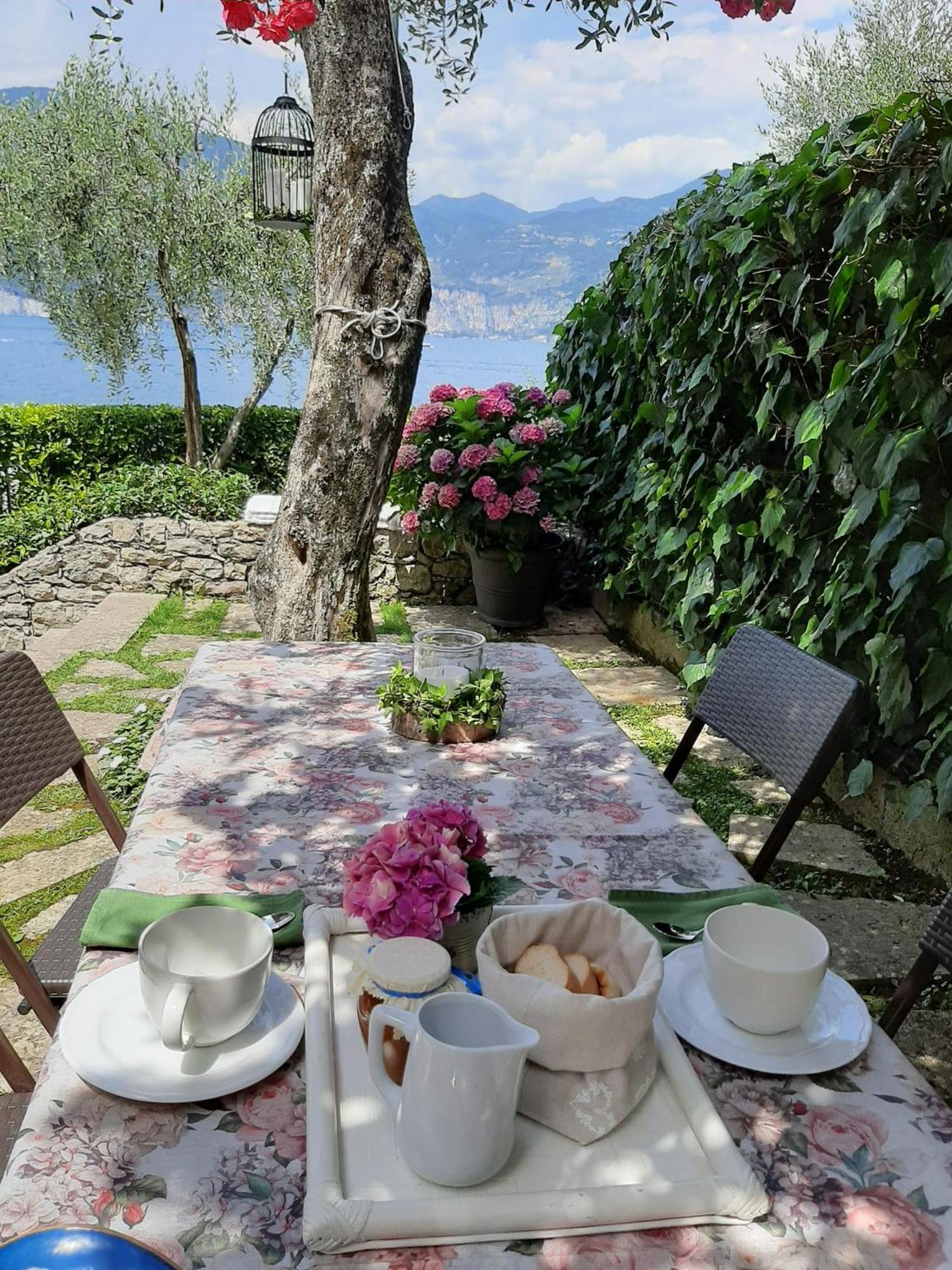Villa sul Lago con pontile privato a Brenzone sul Garda - Unique and exclusive view 5