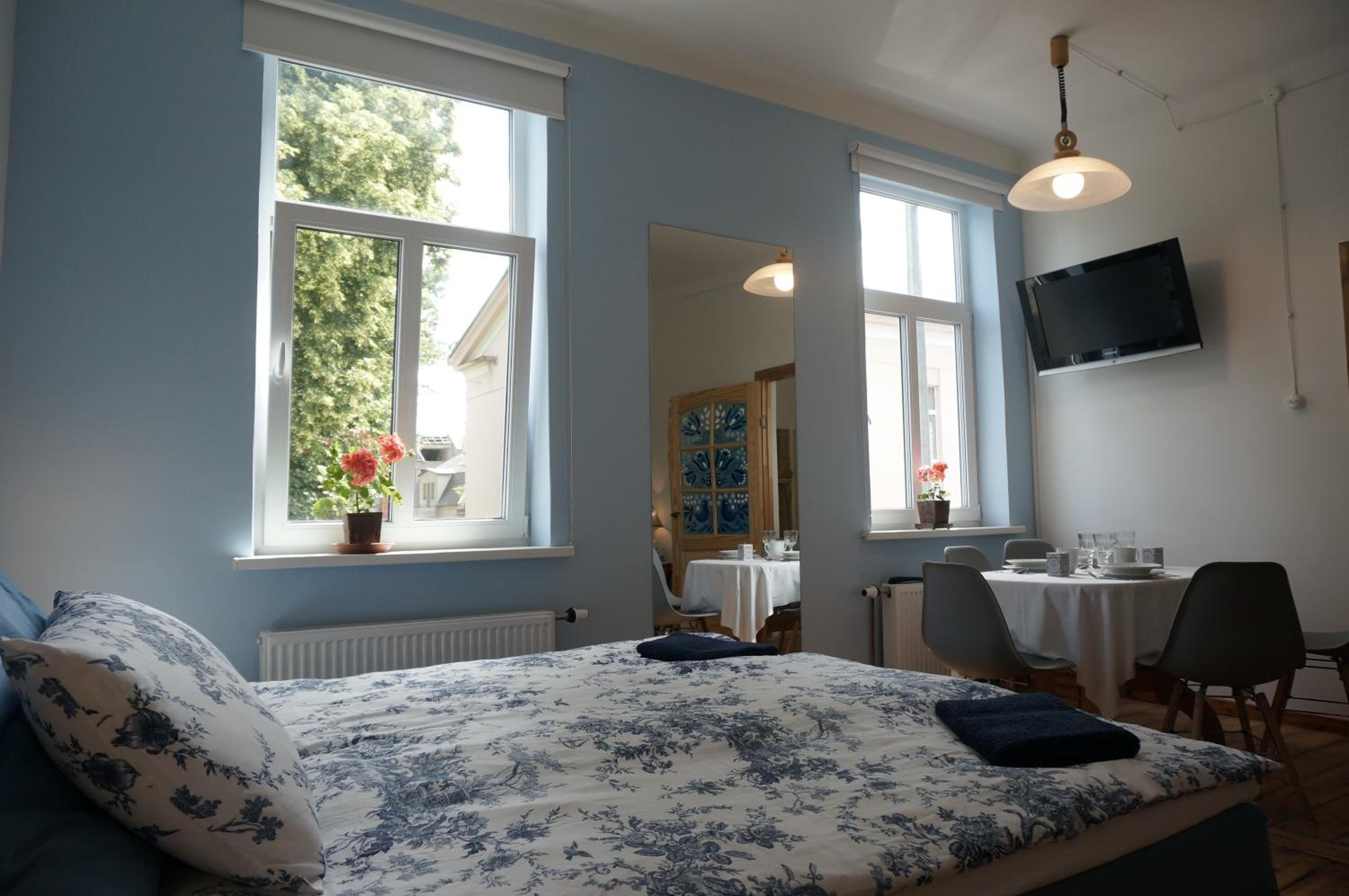 Bluebird Apartment view 5
