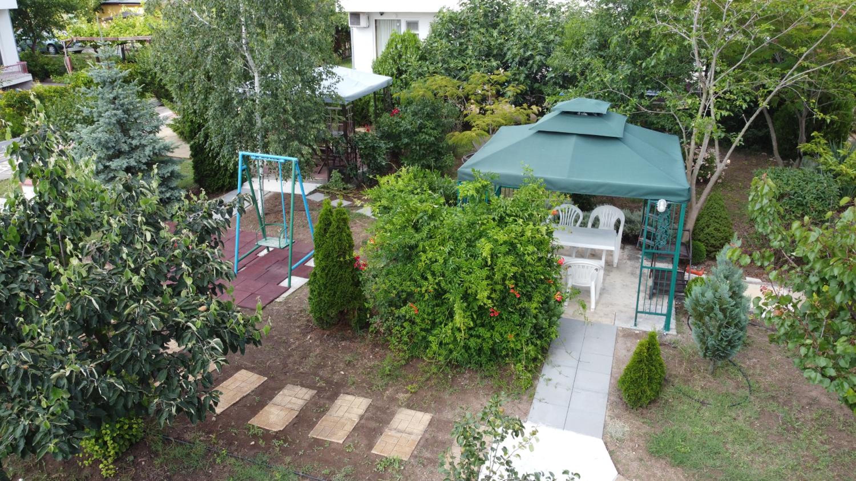 Lilia Guest House