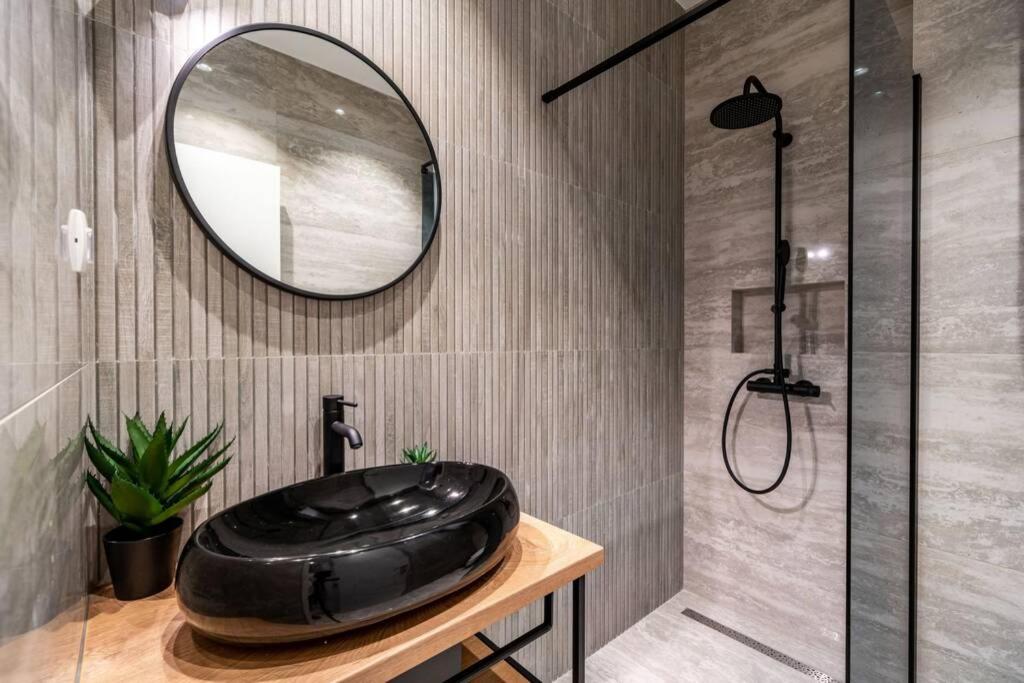 New&Luxury 5* with an Amazing View - Pure Apartment