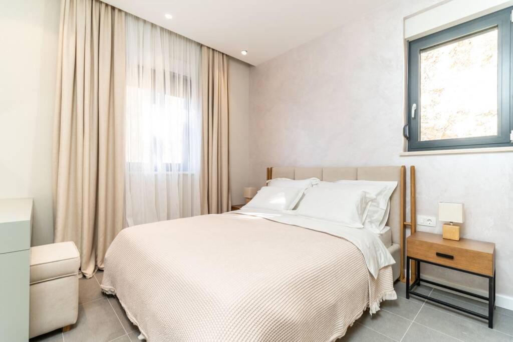 New&Luxury 5* with an Amazing View - Pure Apartment