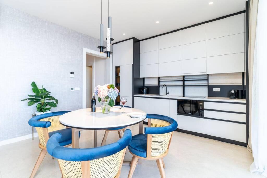 New&Luxury 5* with an Amazing View - Pure Apartment