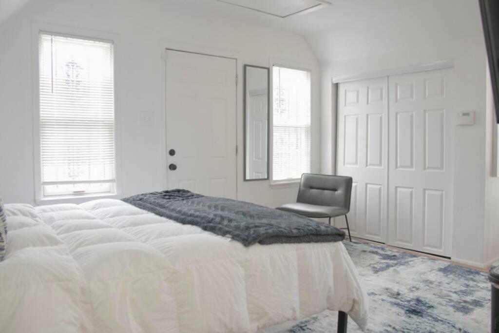 Private Studio Getaway near Museum District view 2