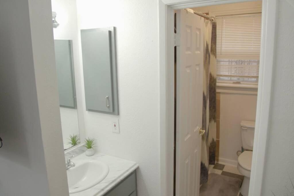 Private Studio Getaway near Museum District view 5