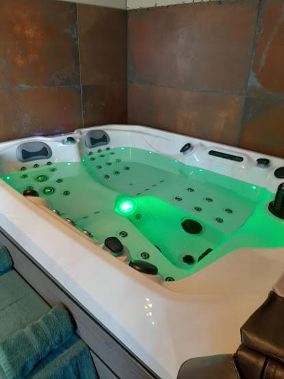Love and Spa view 4