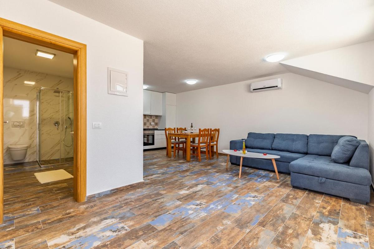Photo 93