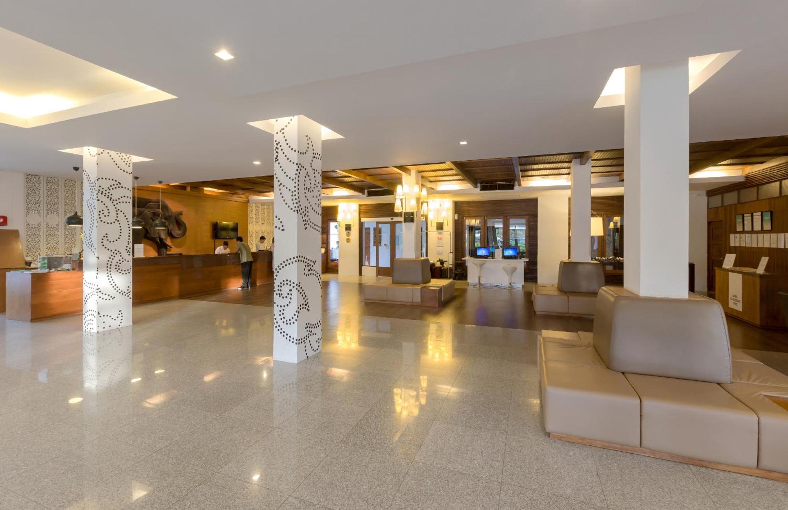 Lobby & Reception