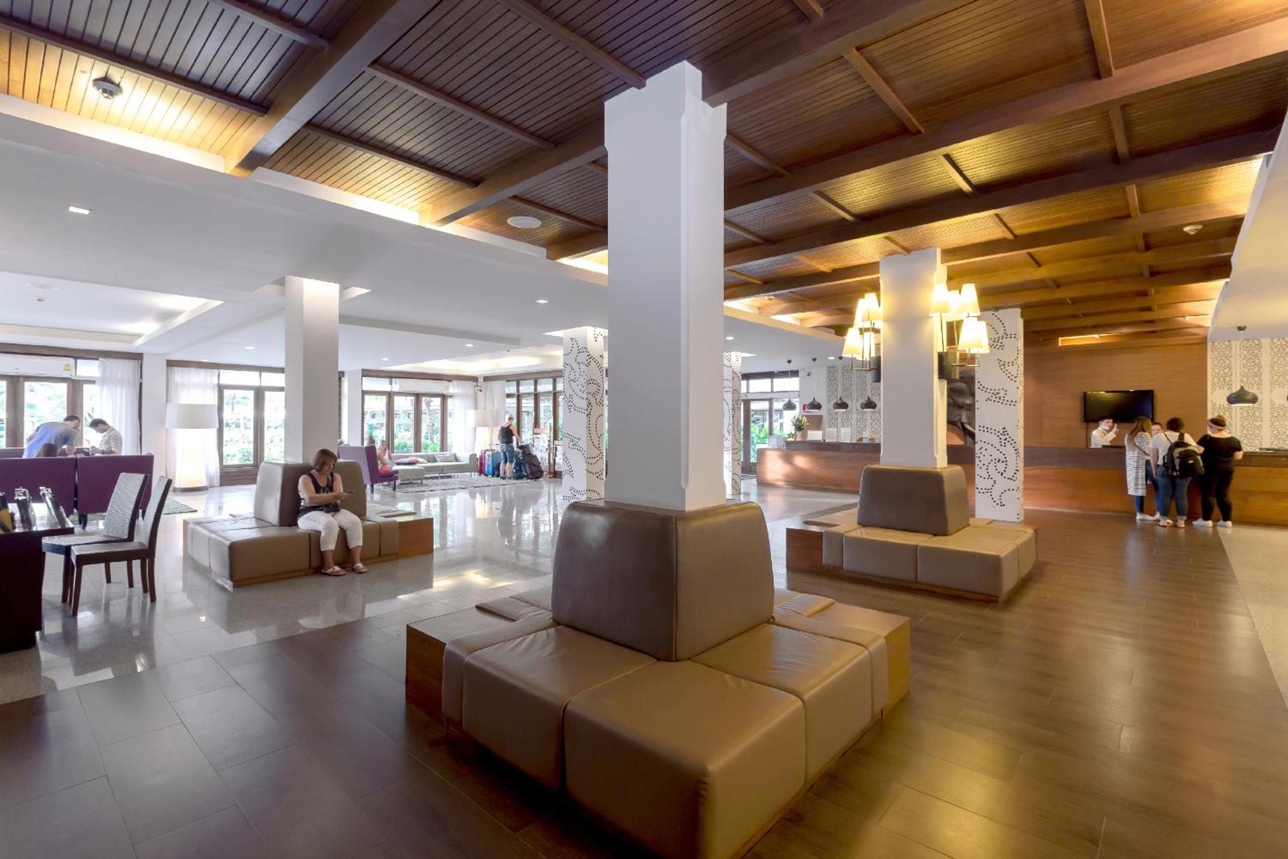 Lobby & Reception
