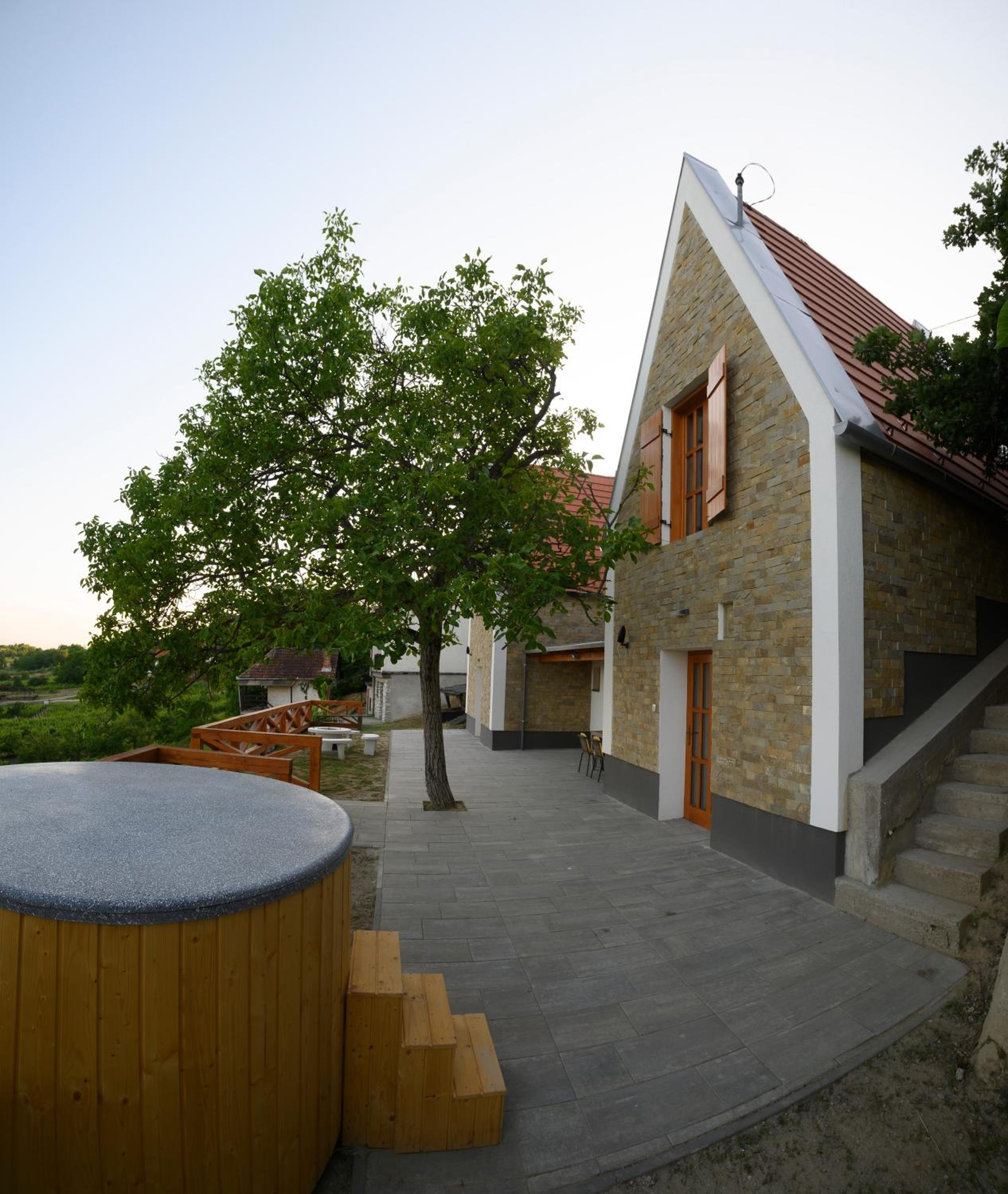 Edelin Wine House view 5
