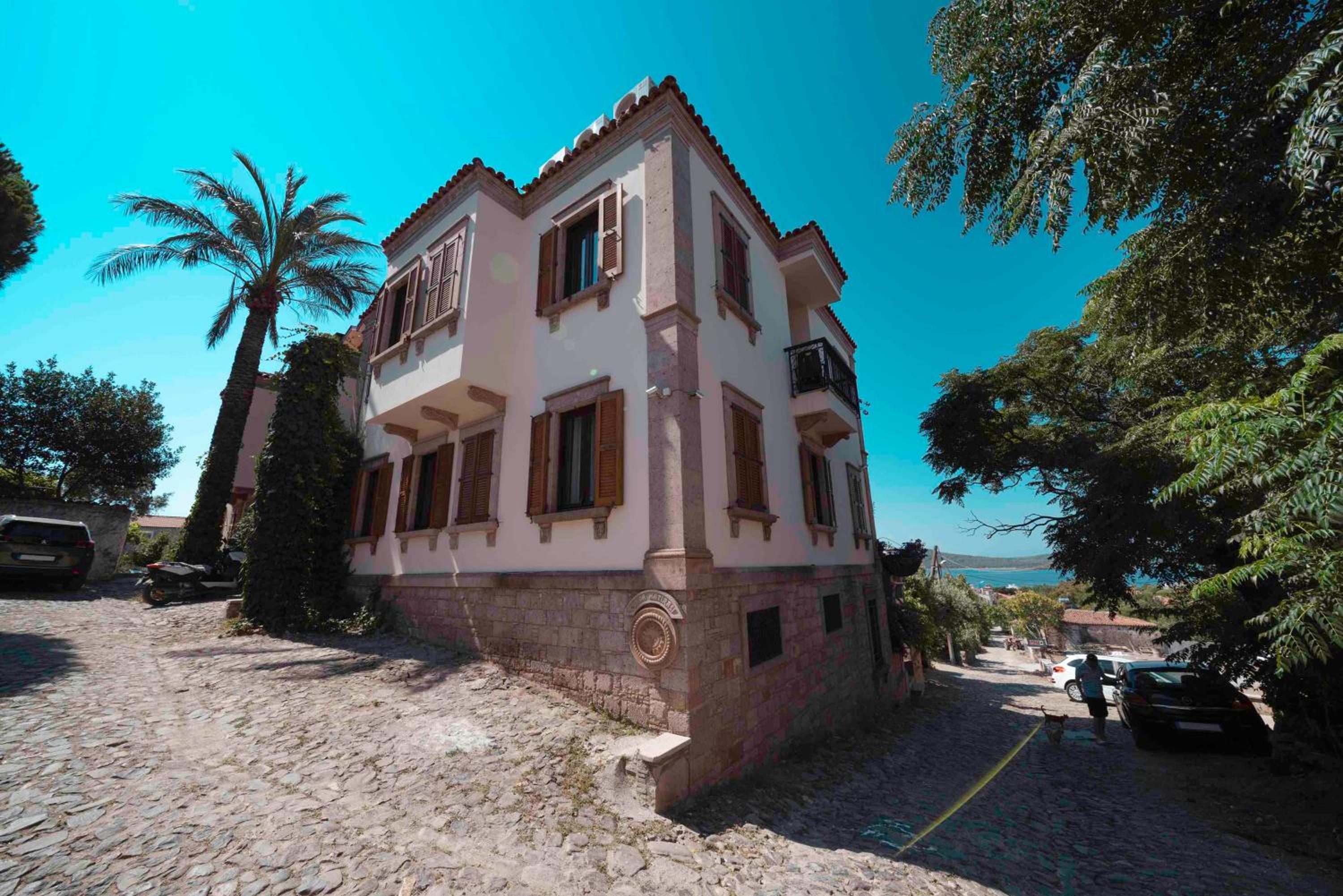 Hotel Cunda Tas Konak Otel - Image 1