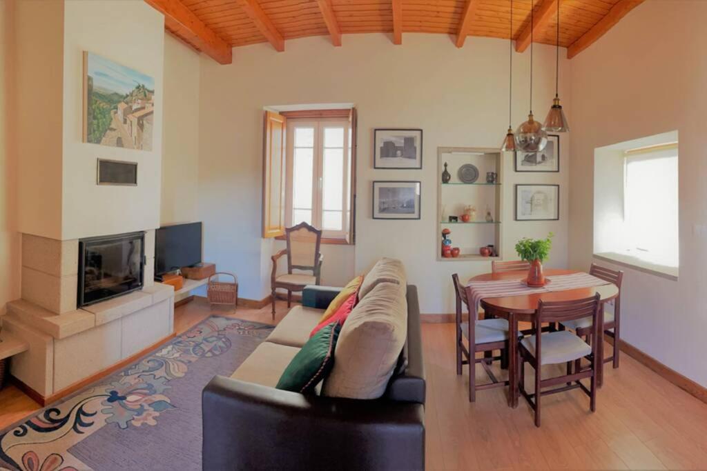 Casa de Sampaio, Castelo Mendo view 3