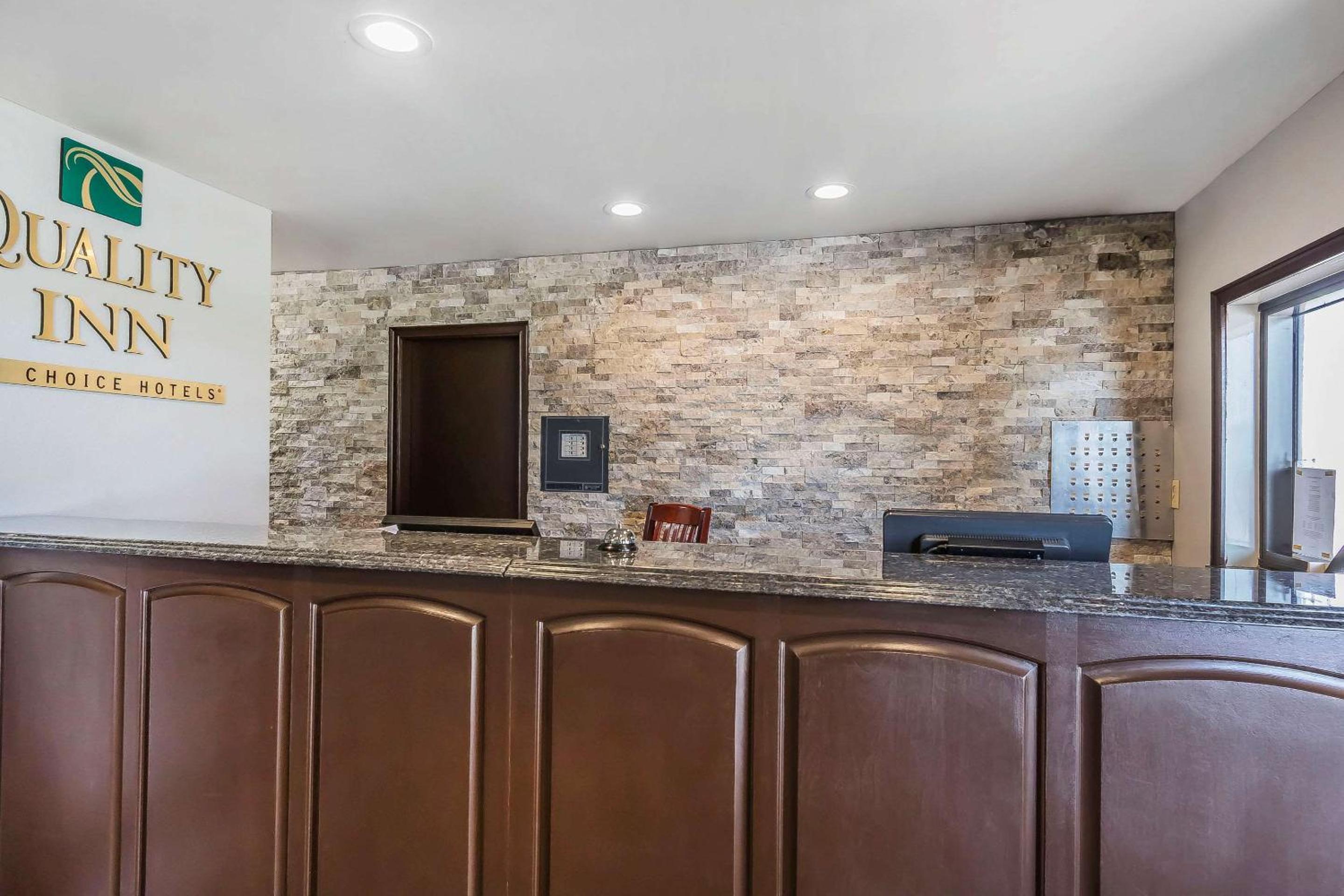 Sikeston Vacations - Quality Inn Charleston - Sikeston - Property Image 5