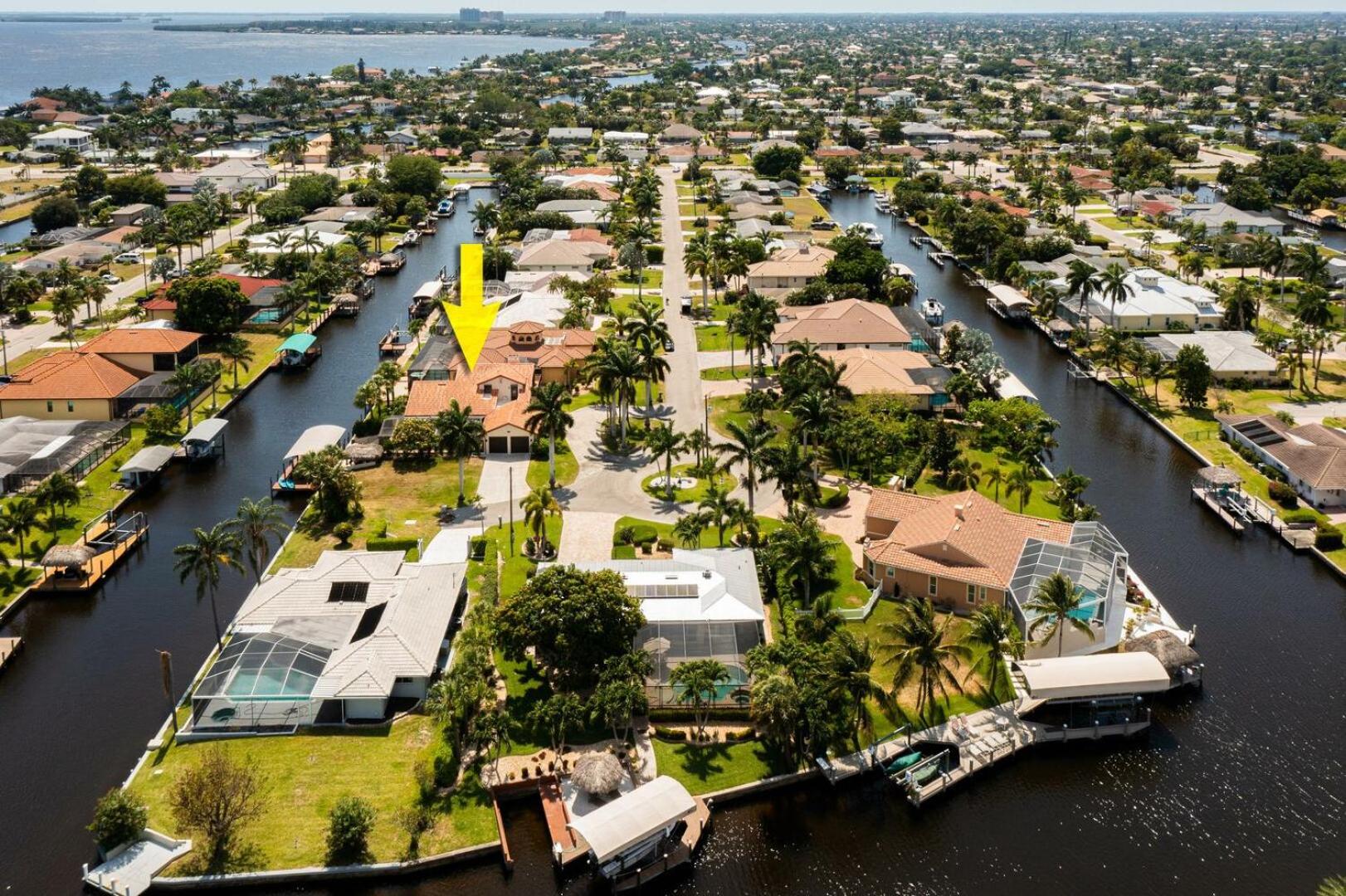 WALK TO BEACH - Waterfront - Gulf Access - Pool - 4 Kings - Bikes