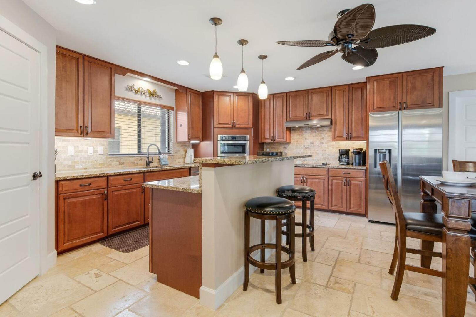 WALK TO BEACH - Waterfront - Gulf Access - Pool - 4 Kings - Bikes