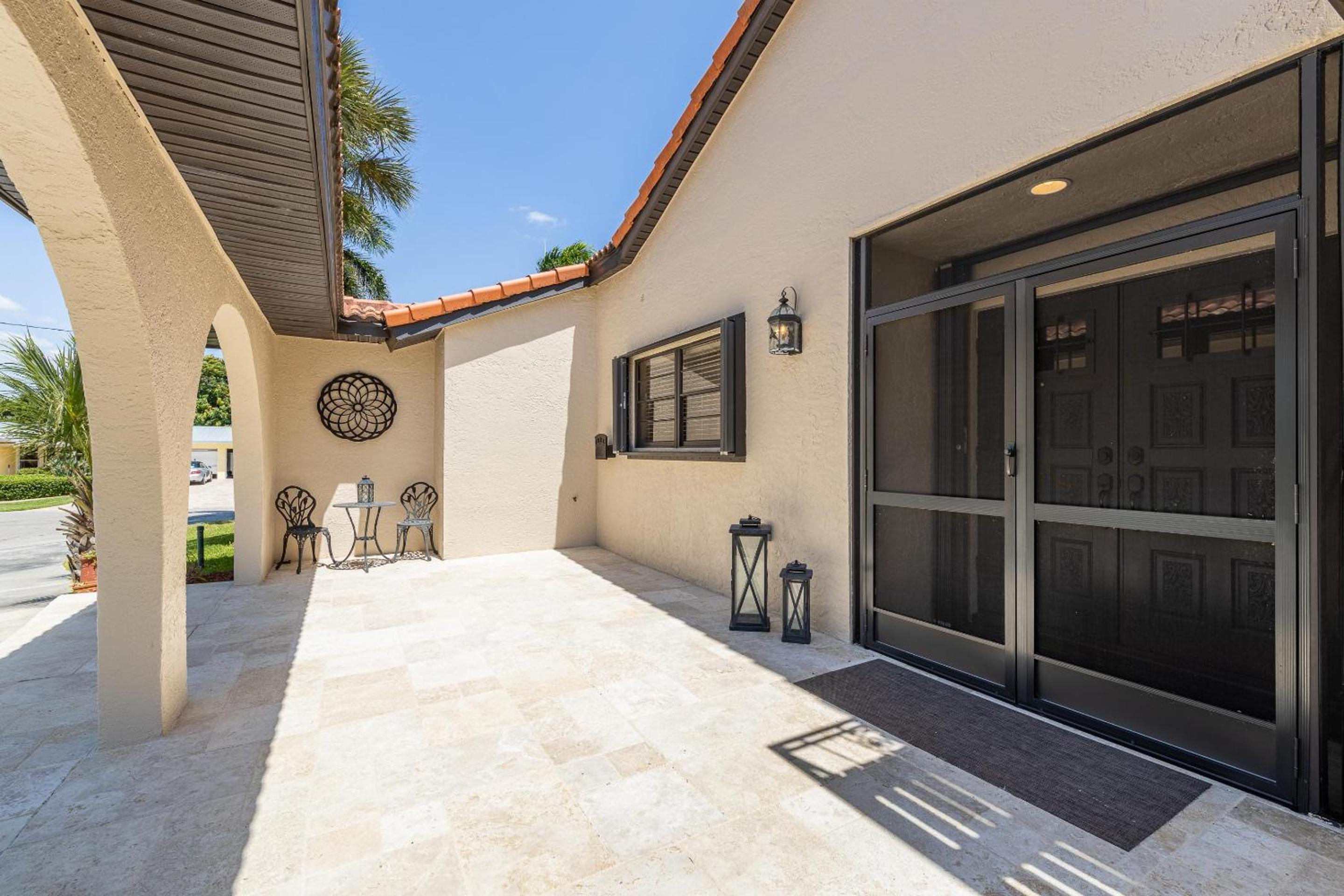 WALK TO BEACH - Waterfront - Gulf Access - Pool - 4 Kings - Bikes