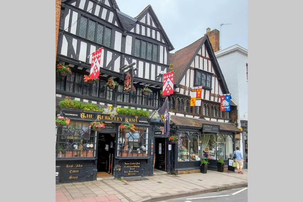 Tewkesbury Vacations - Town centre cottage - Property Image 11