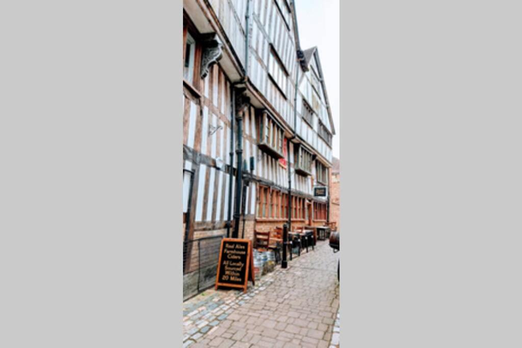 Tewkesbury Vacations - Town centre cottage - Property Image 12
