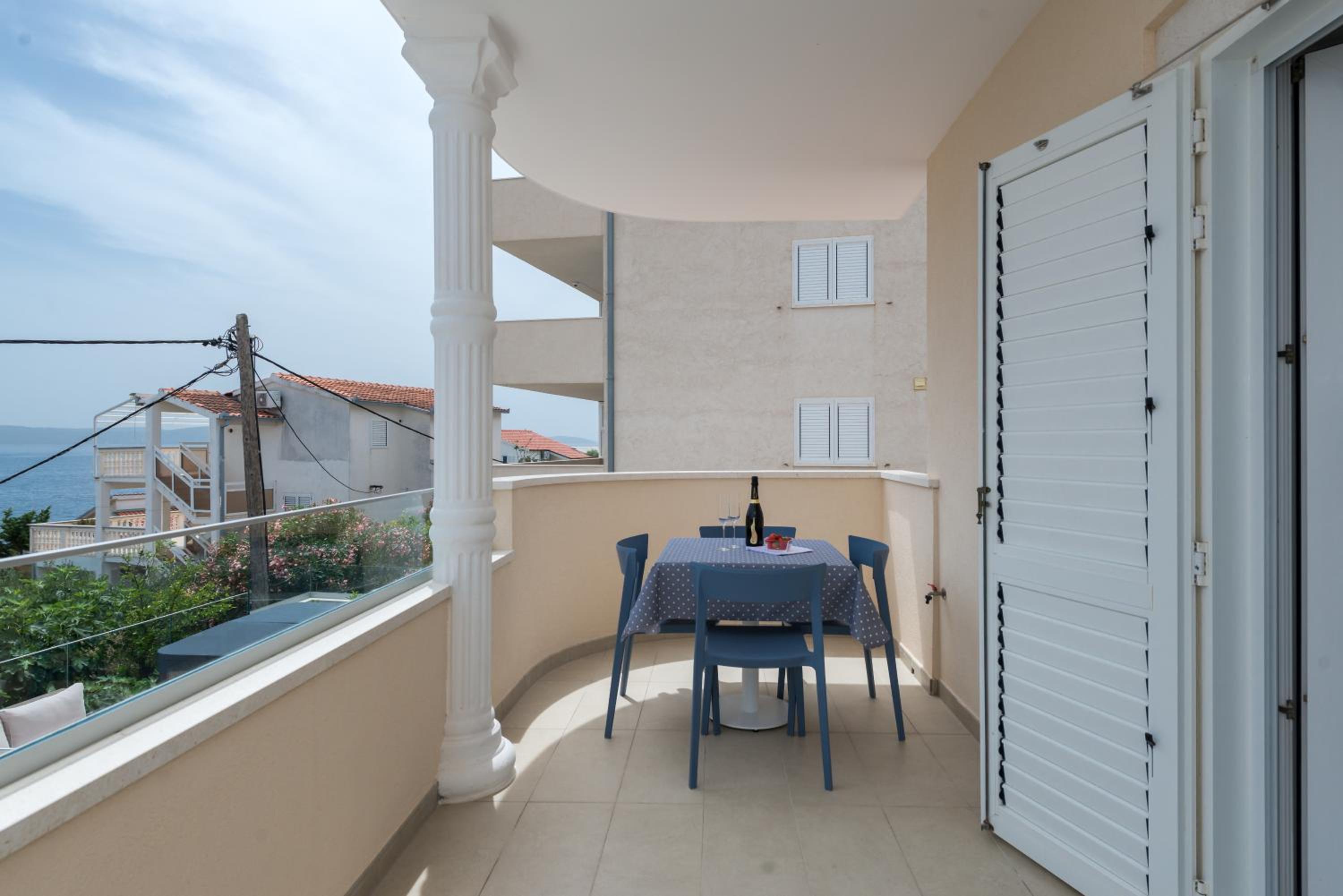 Spacious Modern Apartment Miljak - 1min to the beach view 3