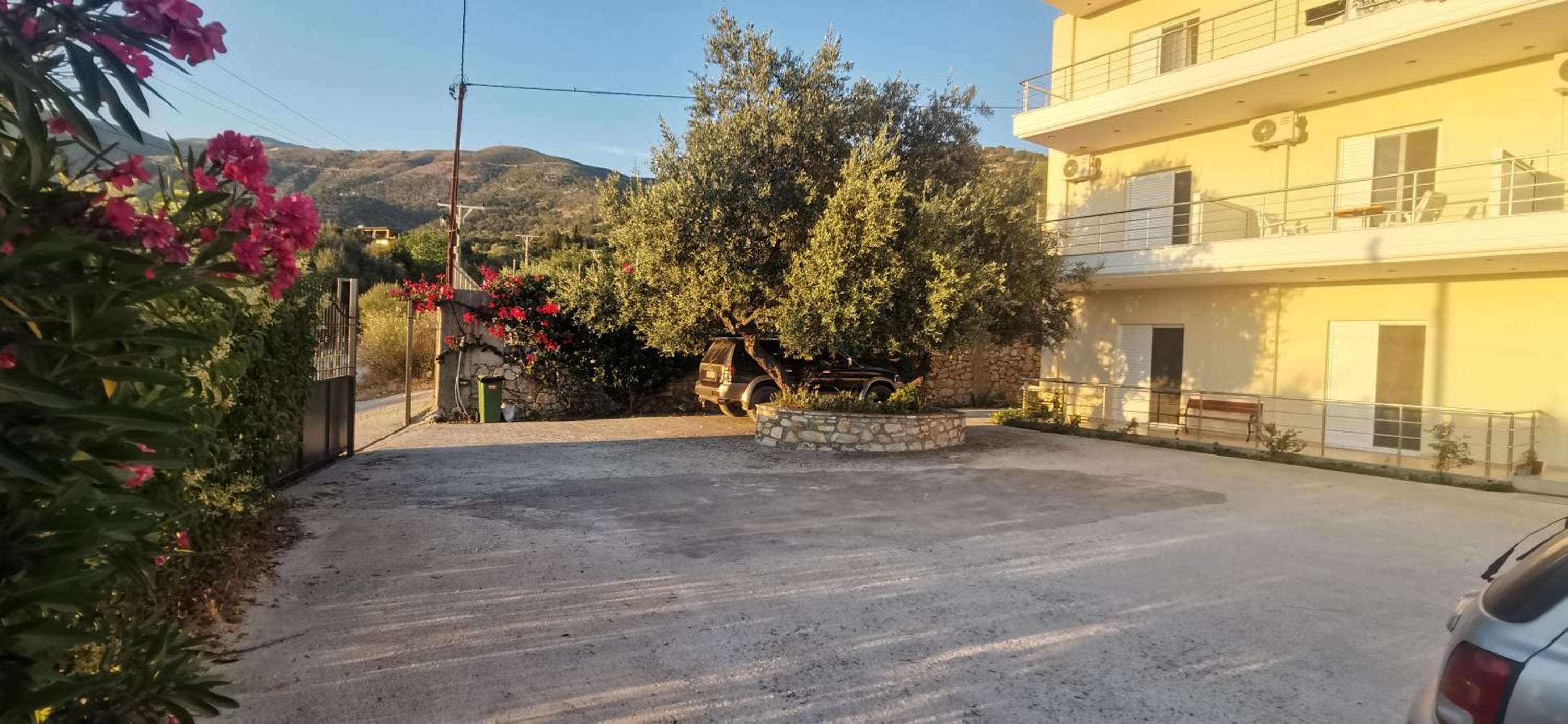 Apollon's Apartments