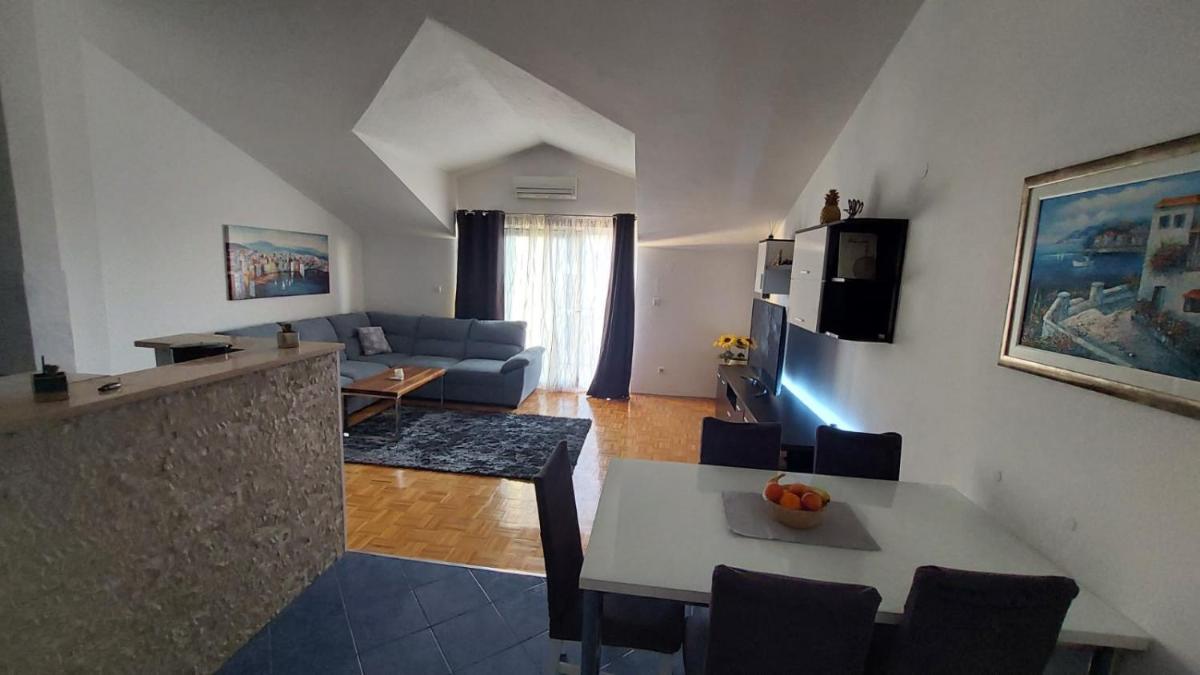 Apartment Frane Podstrana with private pool view 2
