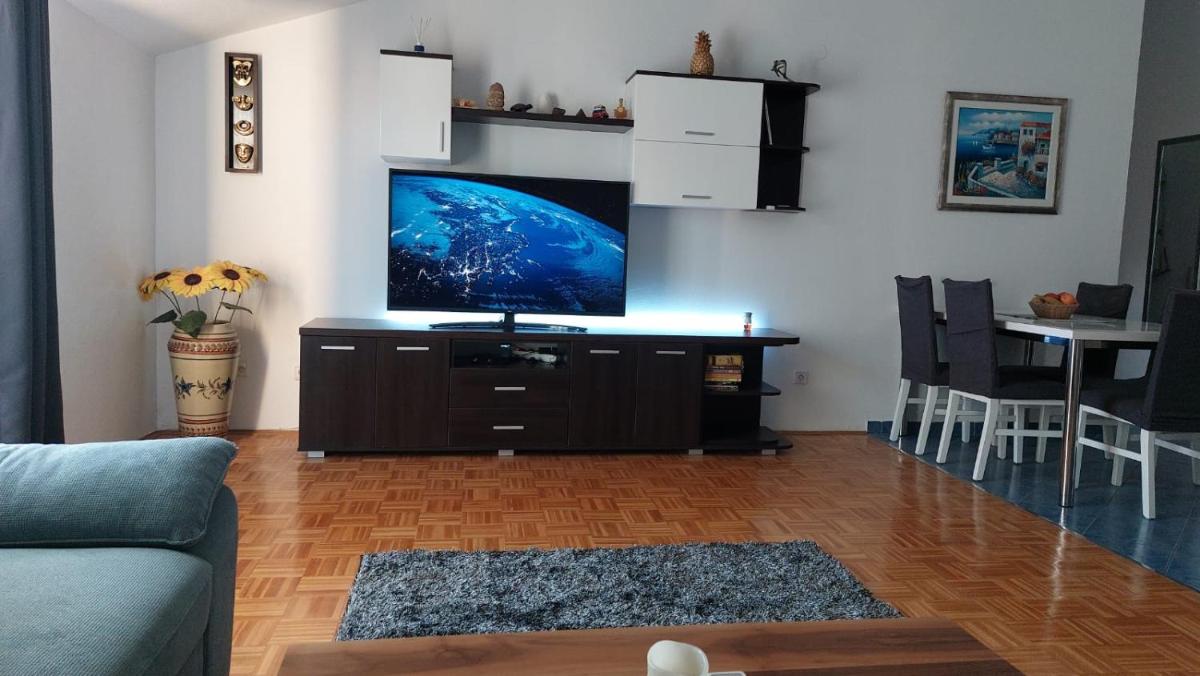 Apartment Frane Podstrana with private pool view 5