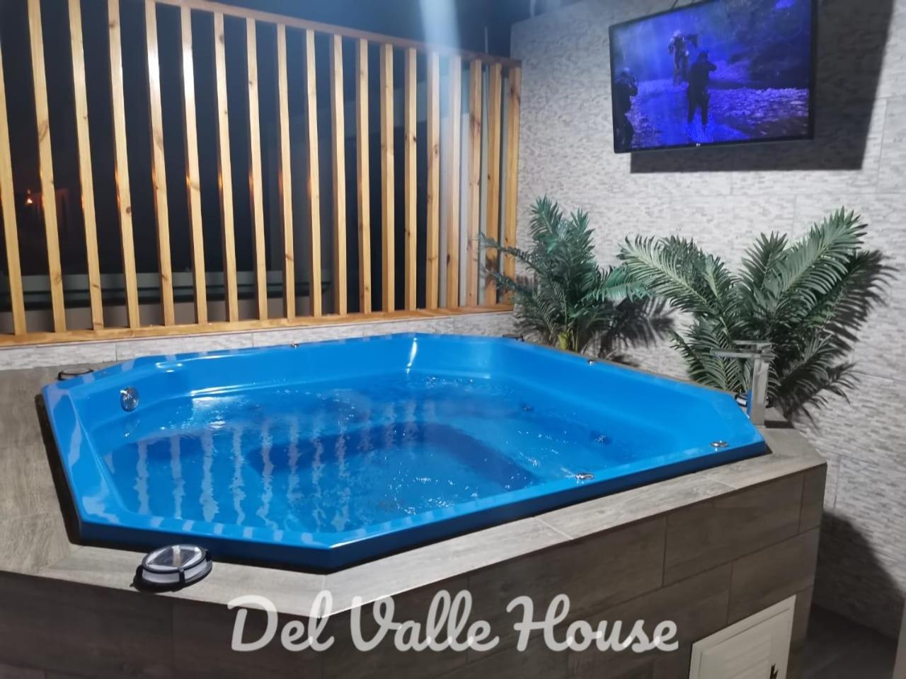 Del Valle House