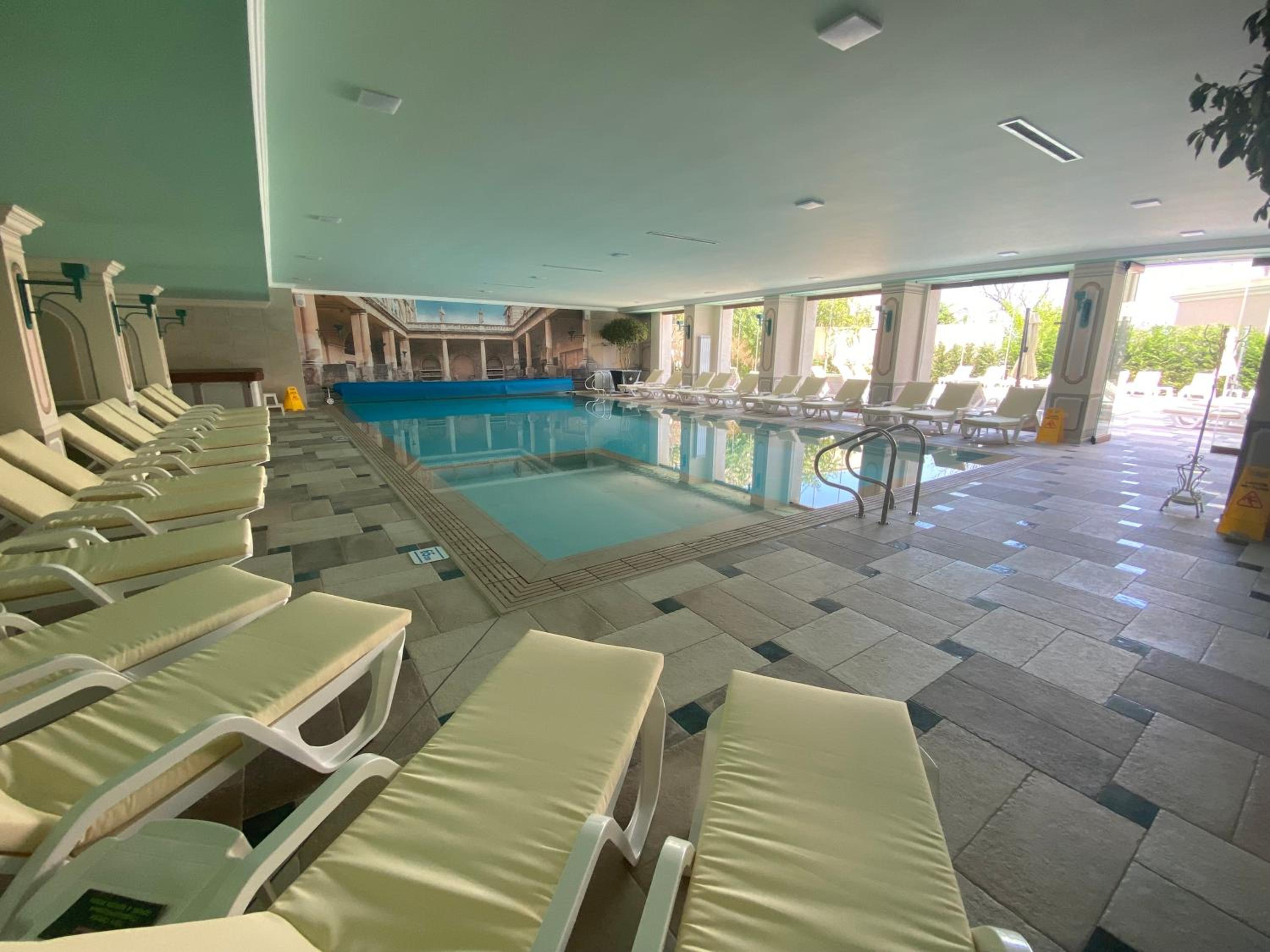 Luxurious and panoramic apartments at the beach in La Mer complex