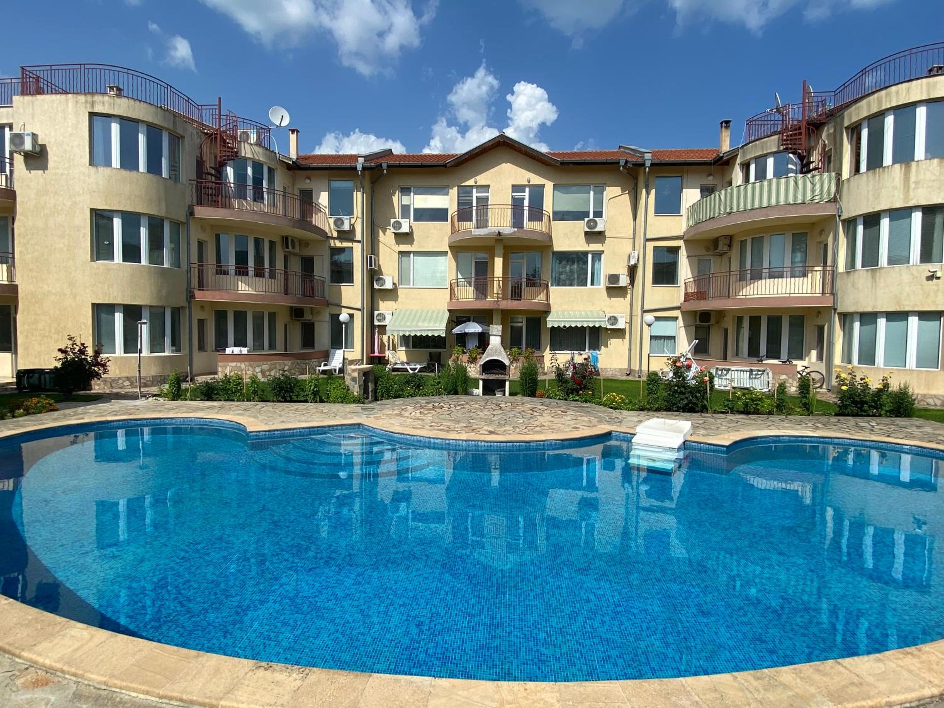 Apartments in complex Daisy view 2