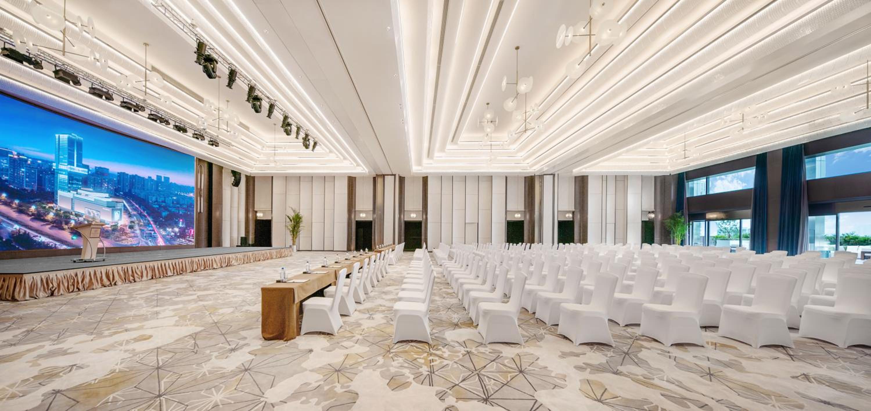 Grand Bay Hotel Chengdu