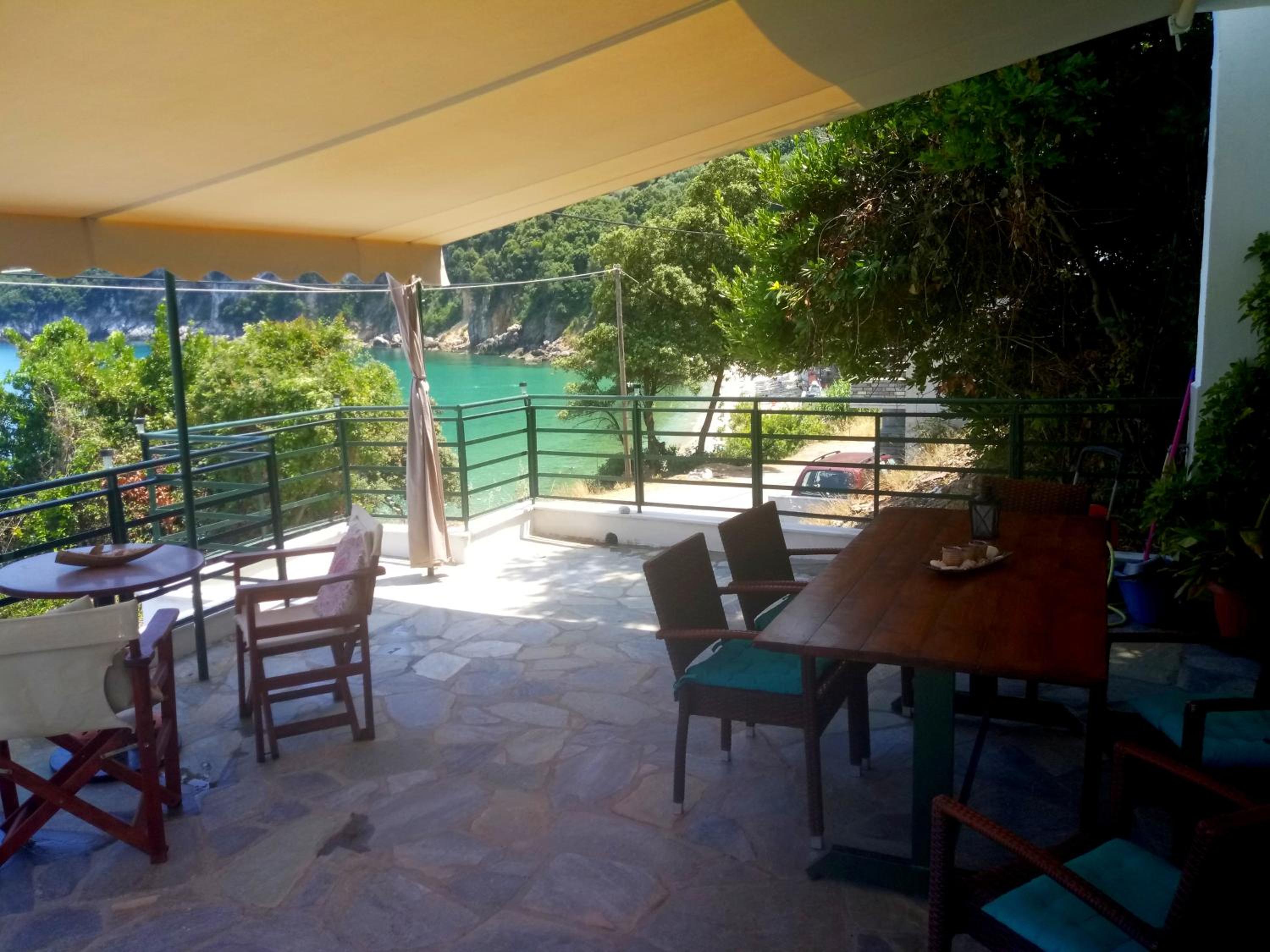Kamari Guesthouse view 5