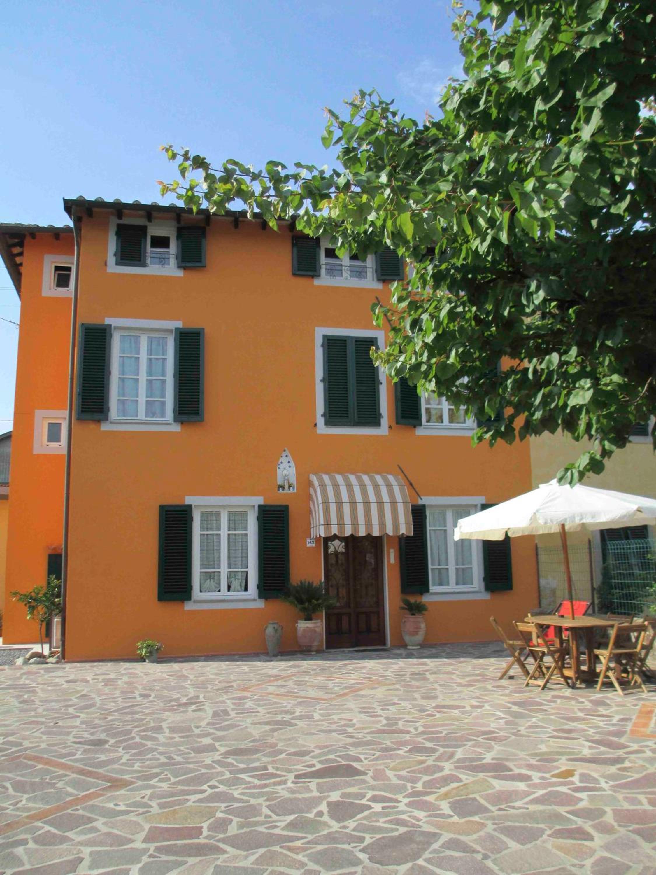 Bed & Breakfast Lucca Fora