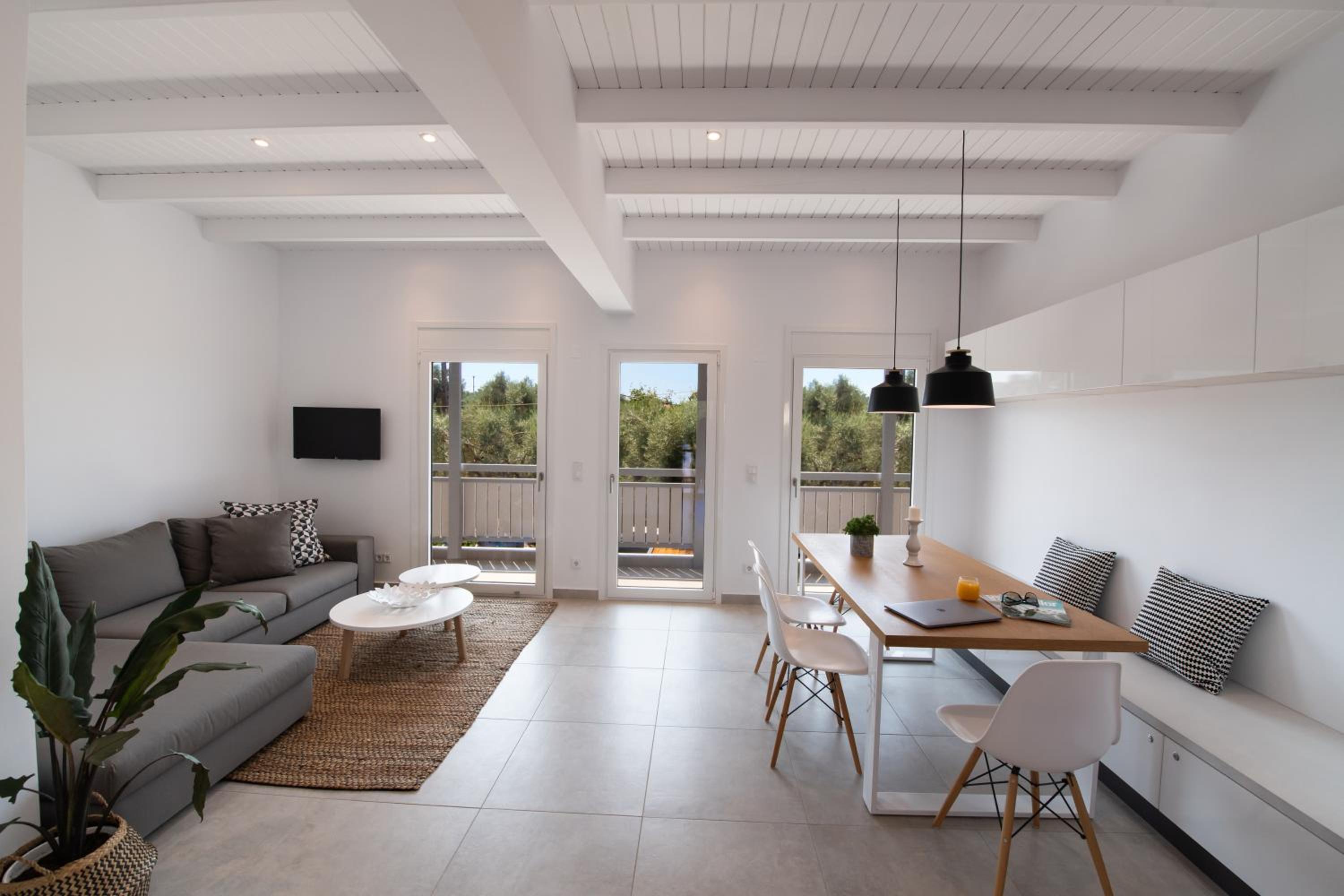 Summer Vibes Tsoukalades