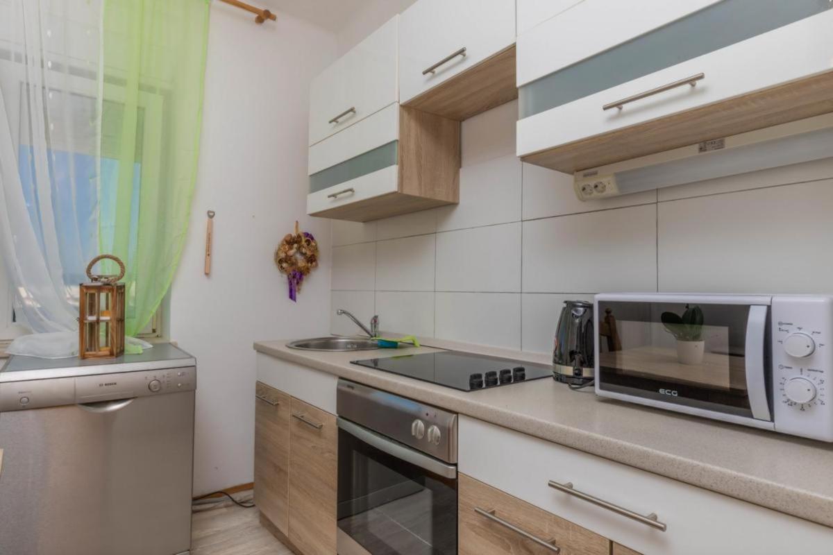 Studio Apartment Iva view 5