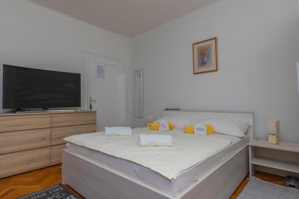 Studio Apartment Iva view 2