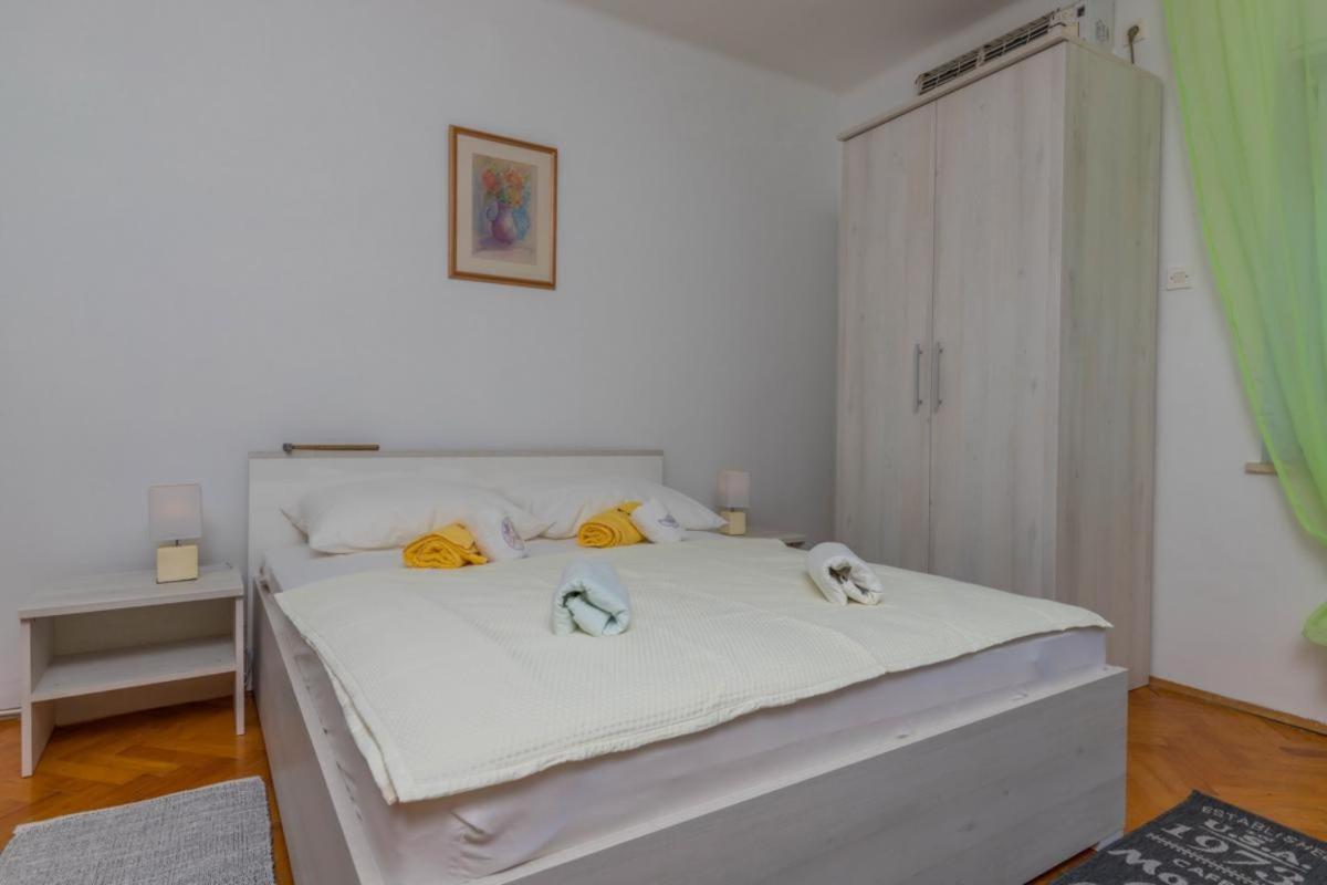 Studio Apartment Iva view 3