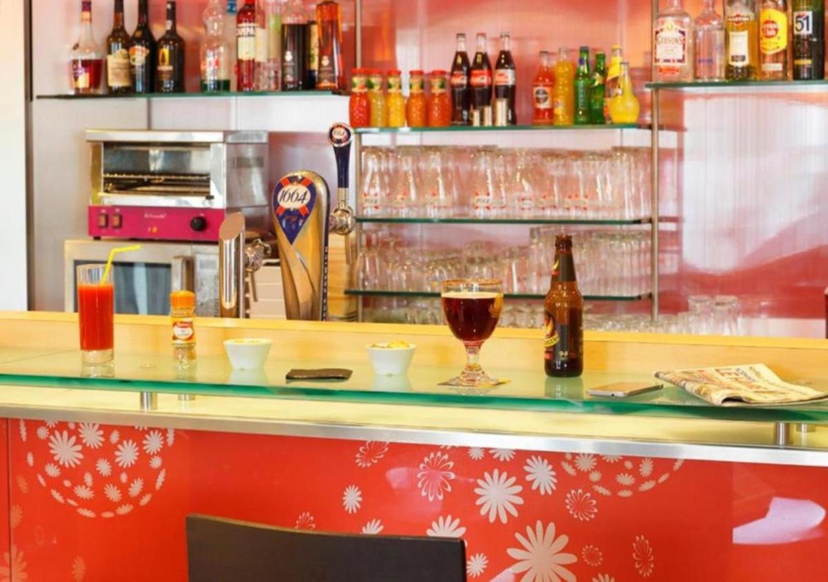 bar