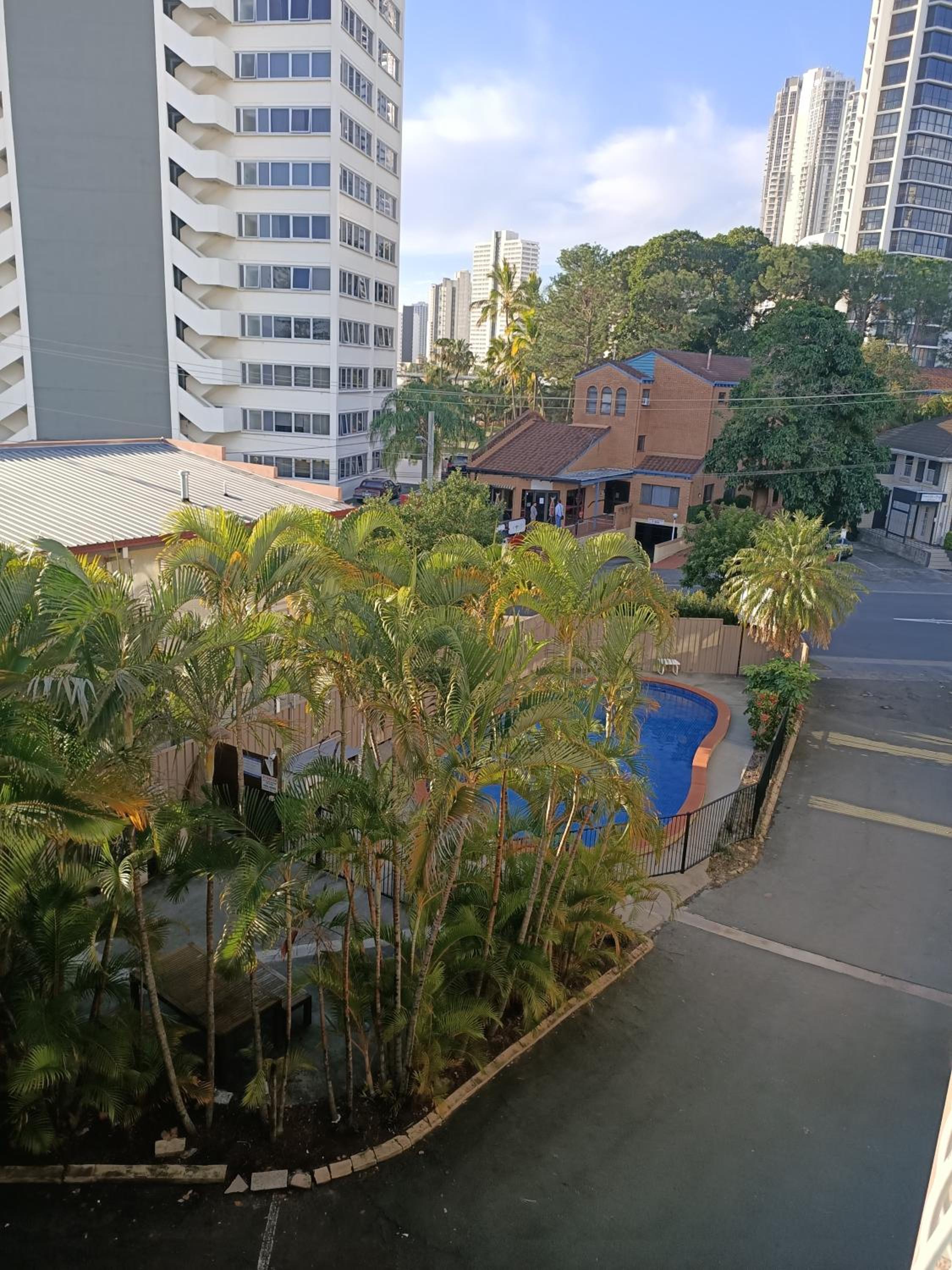 Sunsetcourt Budget holiday apartments surfers paradise