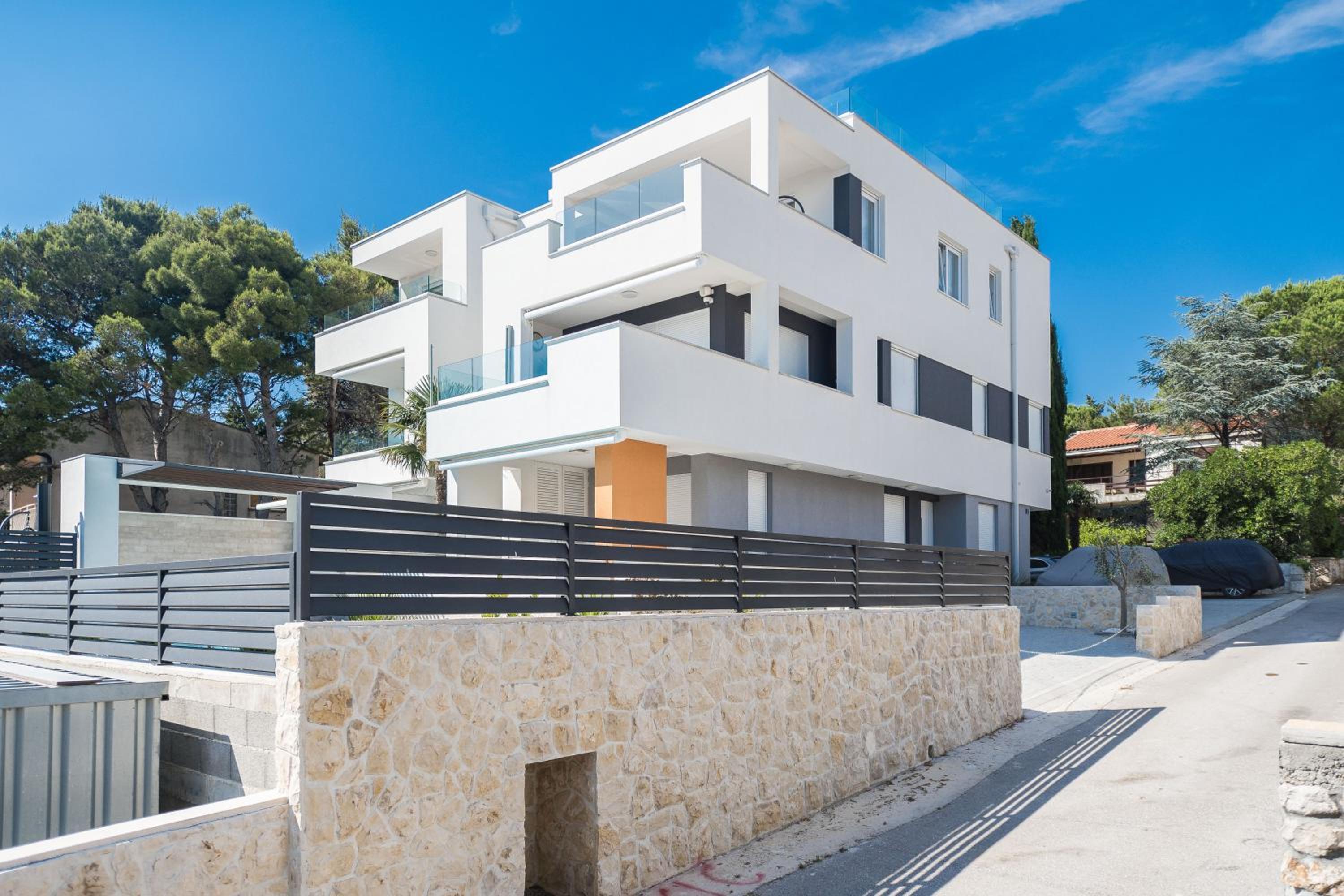 Hotel Penthouse Apartment Perla with Jacuzzi - Image 1