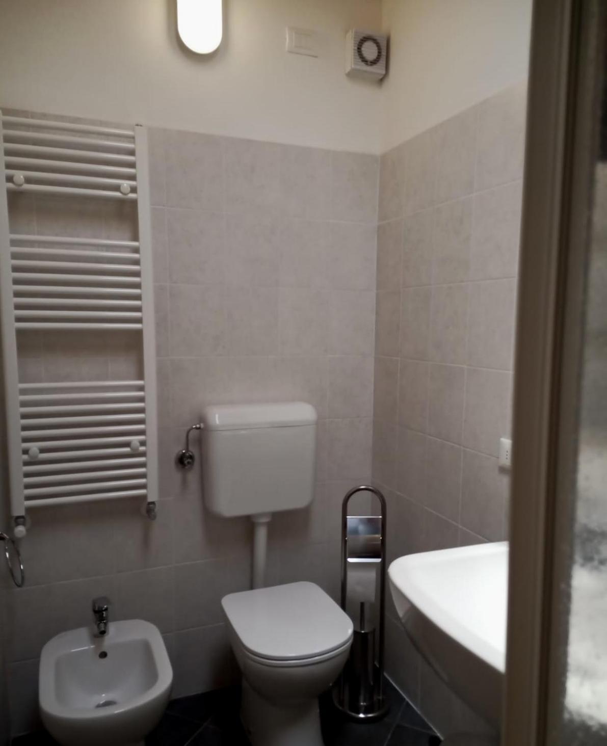 L'Angelo en Omegna — bathroom