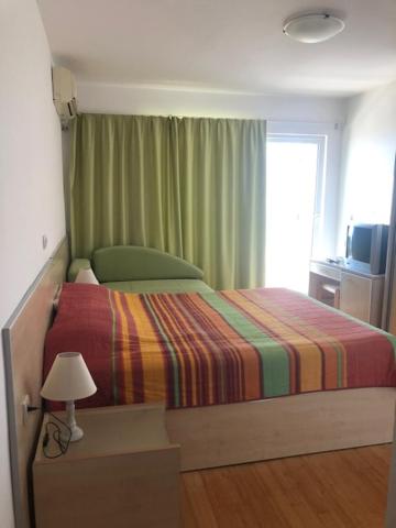 BMV room with east island view photo 5