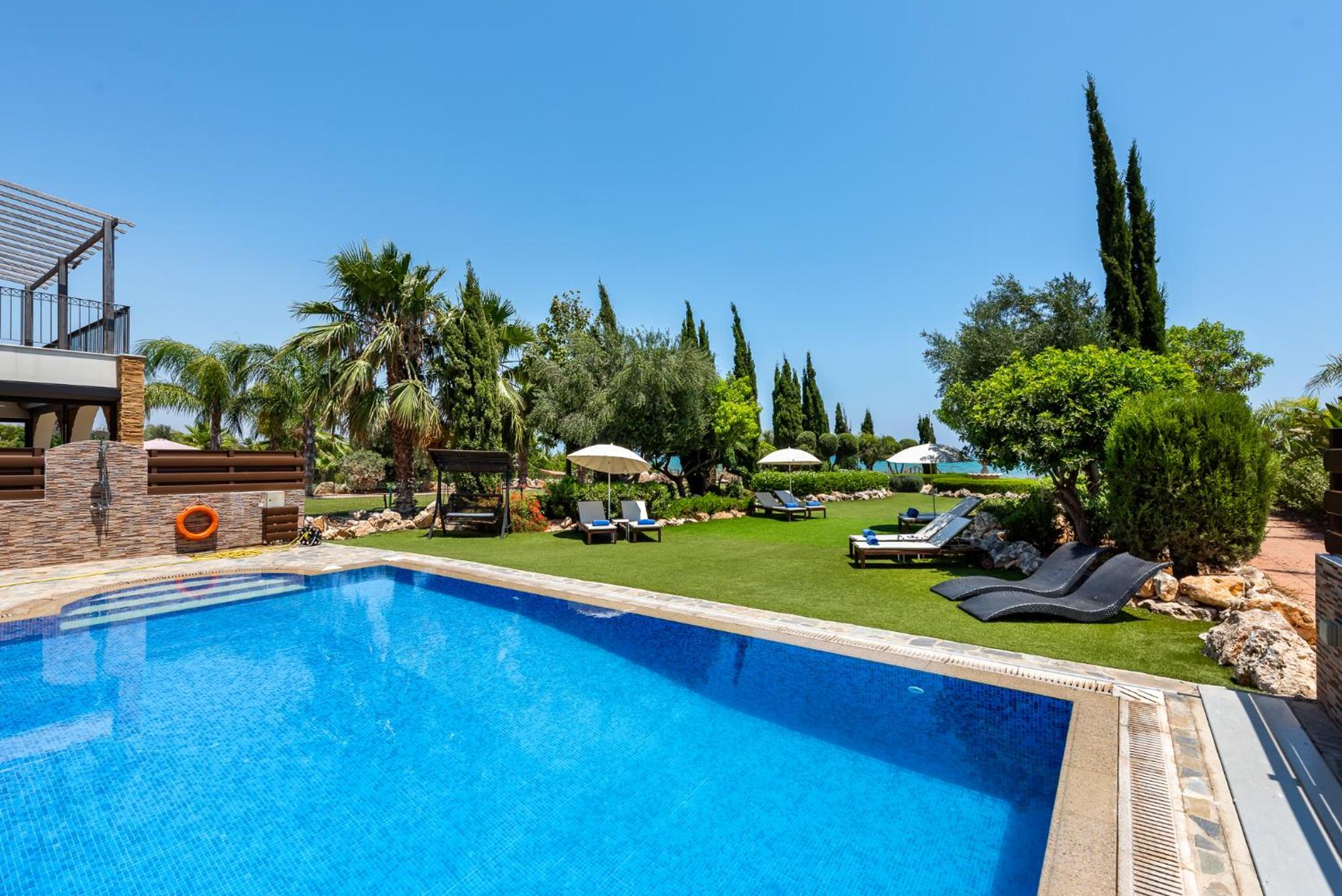 Sea Front Oceanus H3 by Ezoria Villas