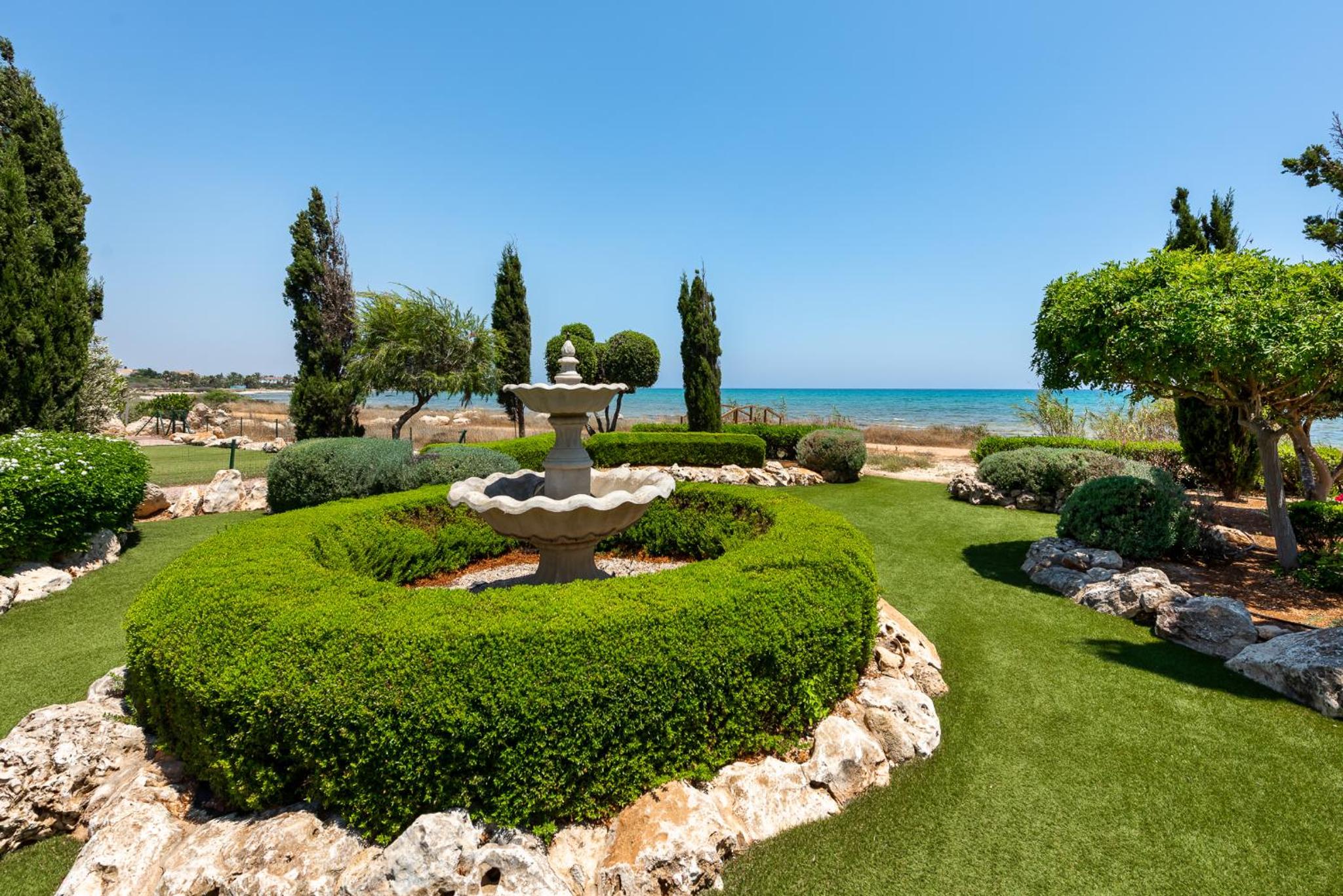 Sea Front Oceanus H3 by Ezoria Villas