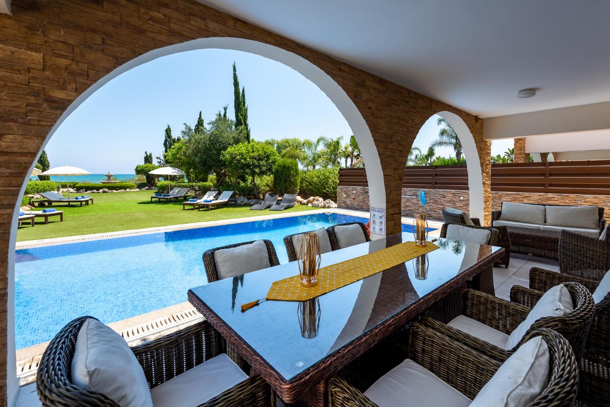 Sea Front Oceanus H3 by Ezoria Villas
