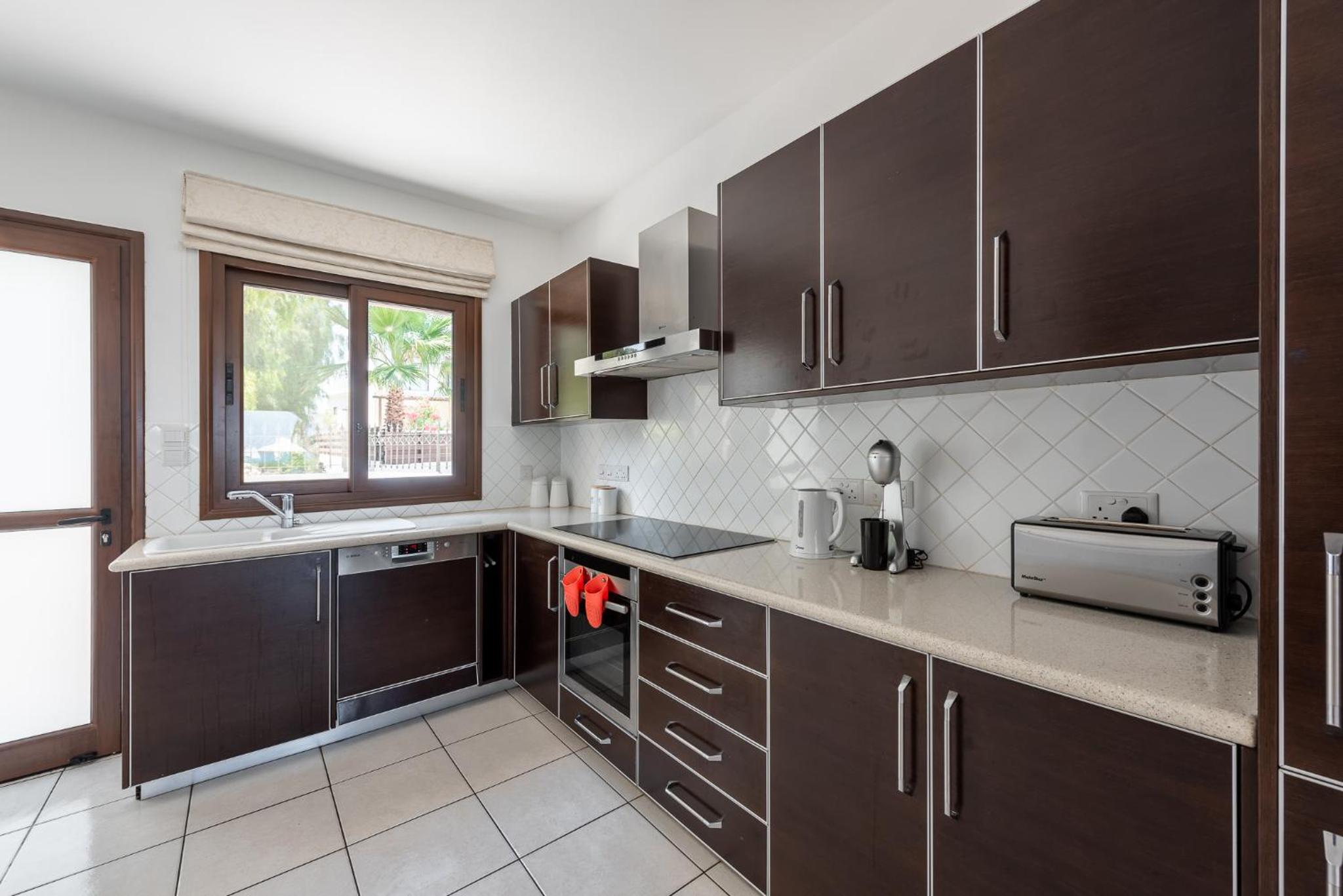 Sea Front Oceanus H3 by Ezoria Villas