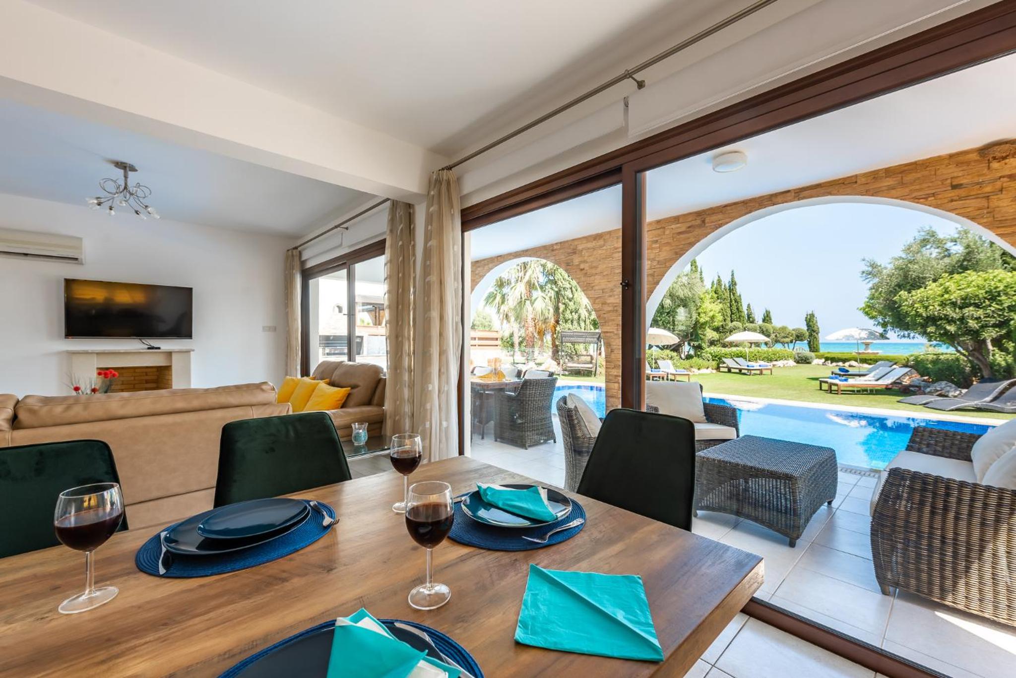 Sea Front Oceanus H3 by Ezoria Villas