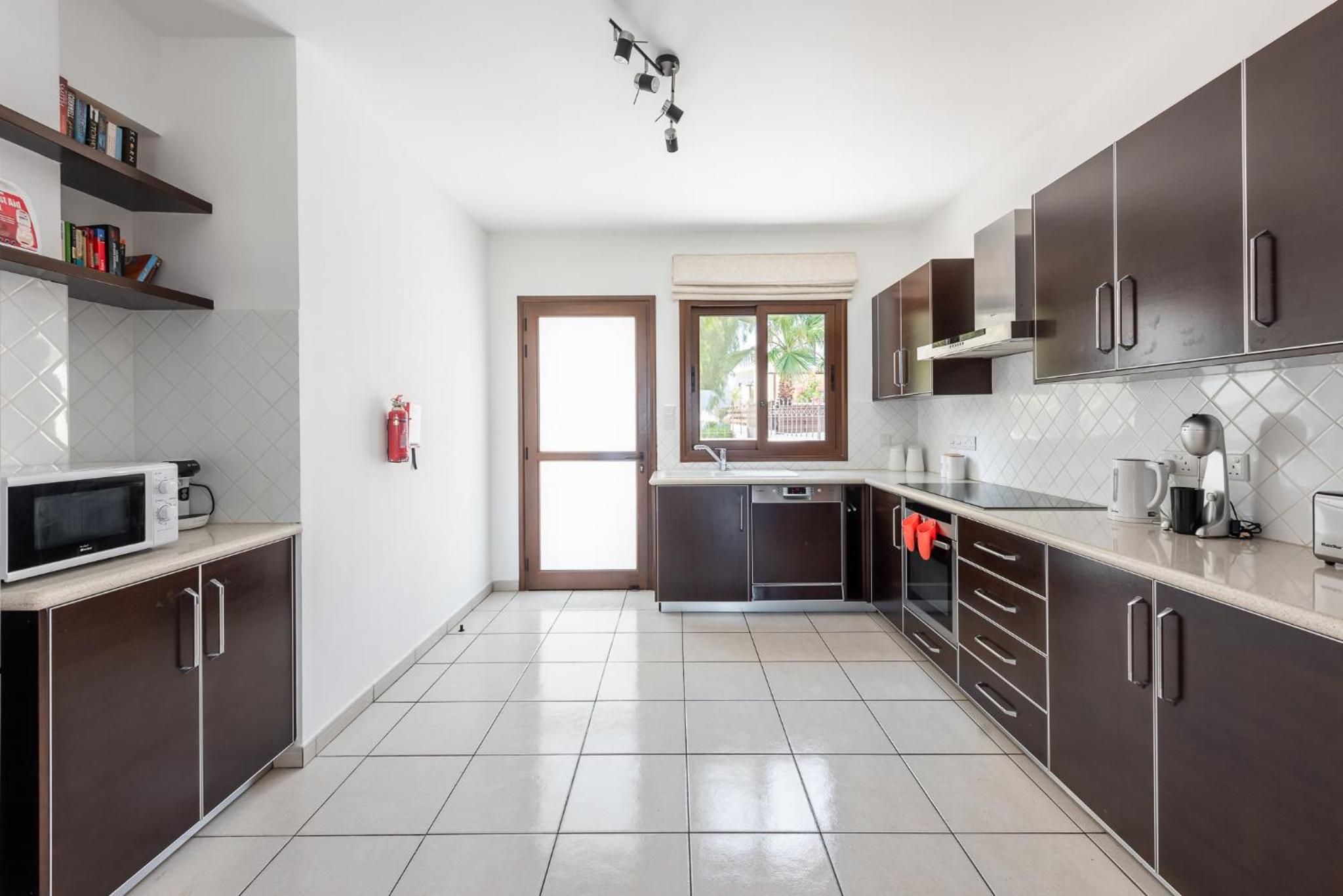 Sea Front Oceanus H3 by Ezoria Villas
