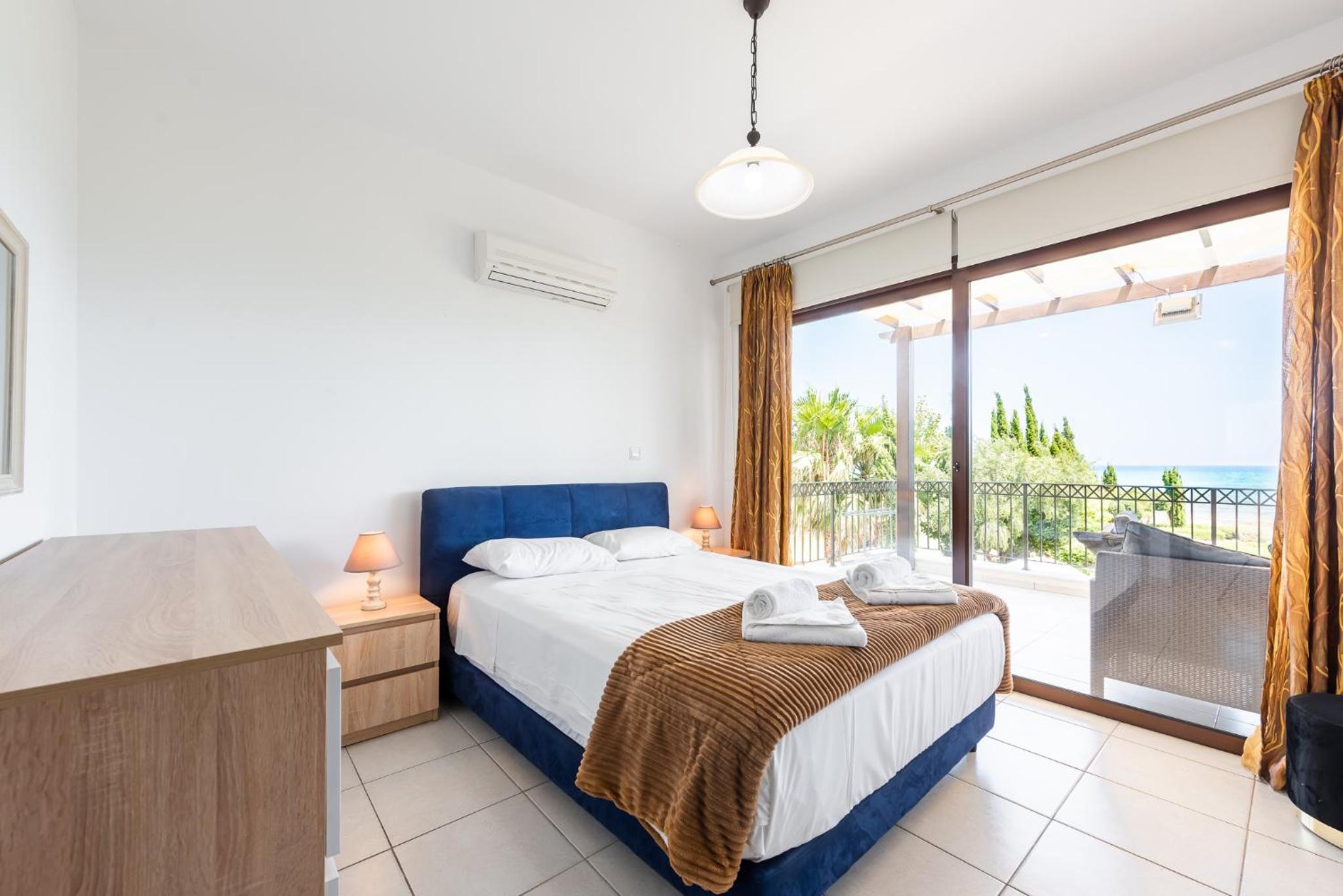 Sea Front Oceanus H3 by Ezoria Villas